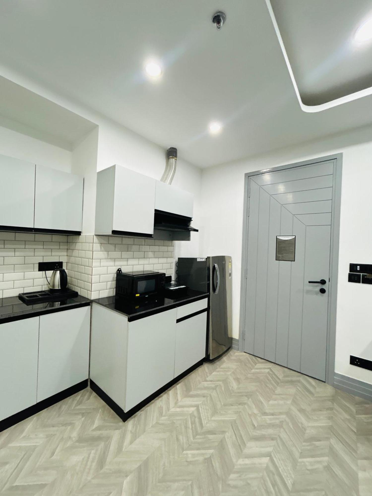 Hotel Bedchambers Serviced Apartment, Golf Course,