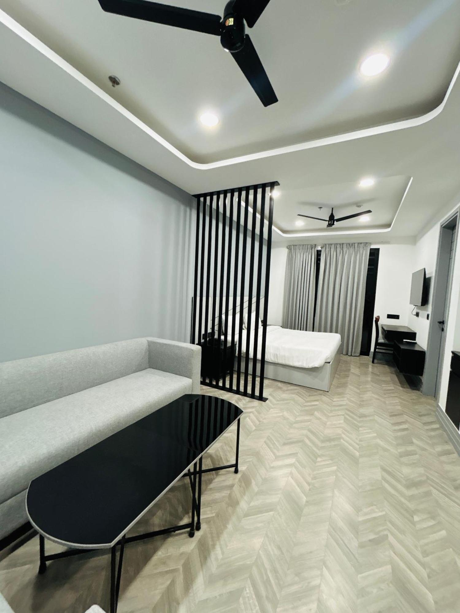 Hotel Bedchambers Serviced Apartment, Golf Course,