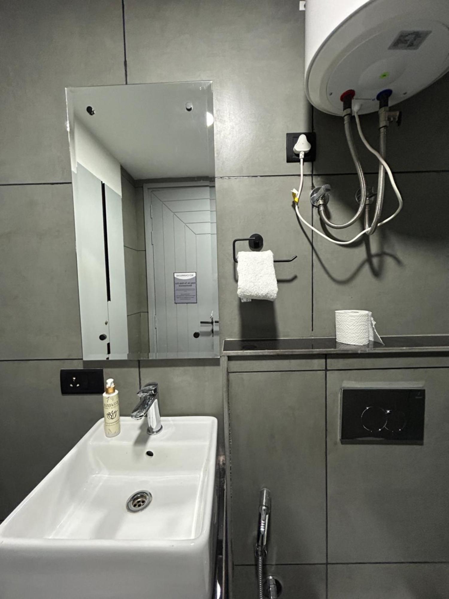 Bedchambers Serviced Apartment, Golf Course, Gurgaon