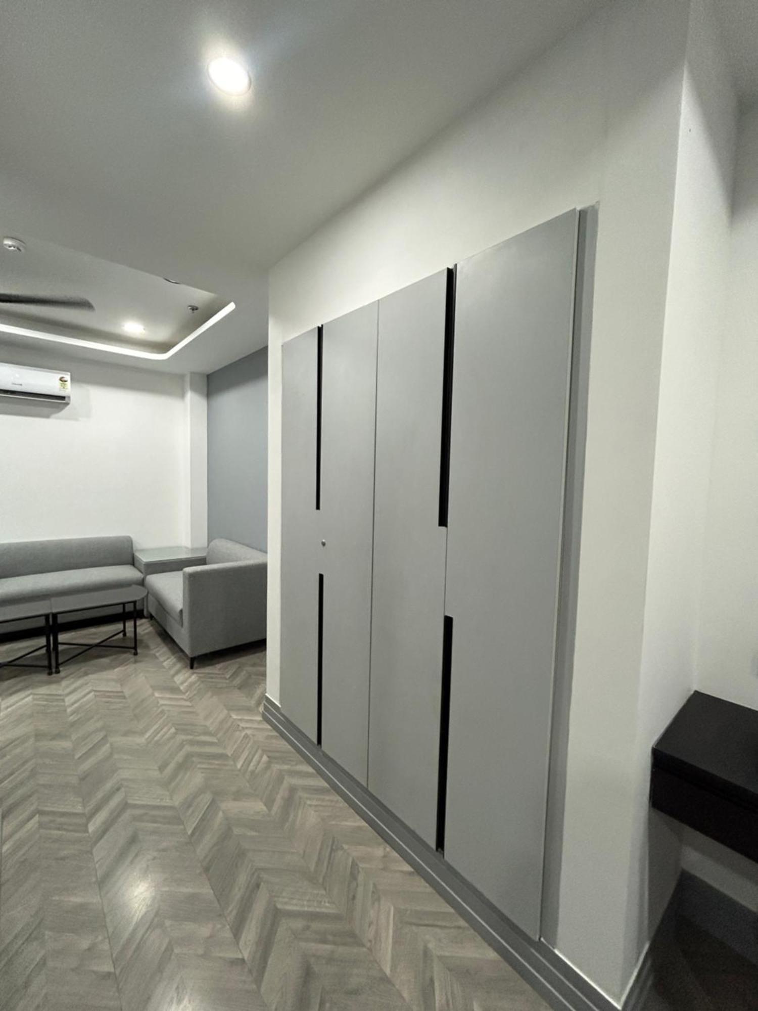 Hotel Bedchambers Serviced Apartment, Golf Course, Gurgaon