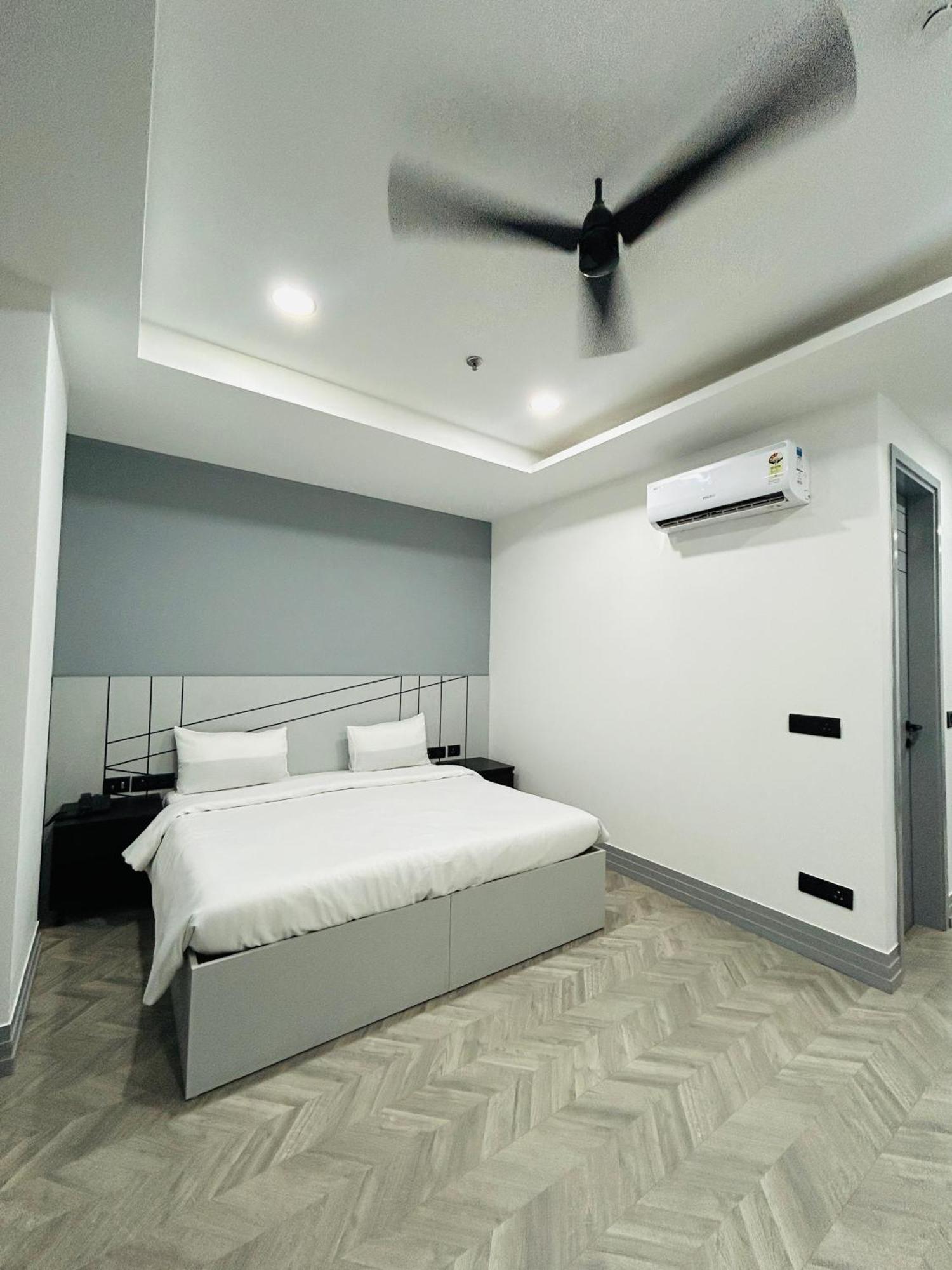 Bedchambers Serviced Apartment, Golf Course, Hotel
