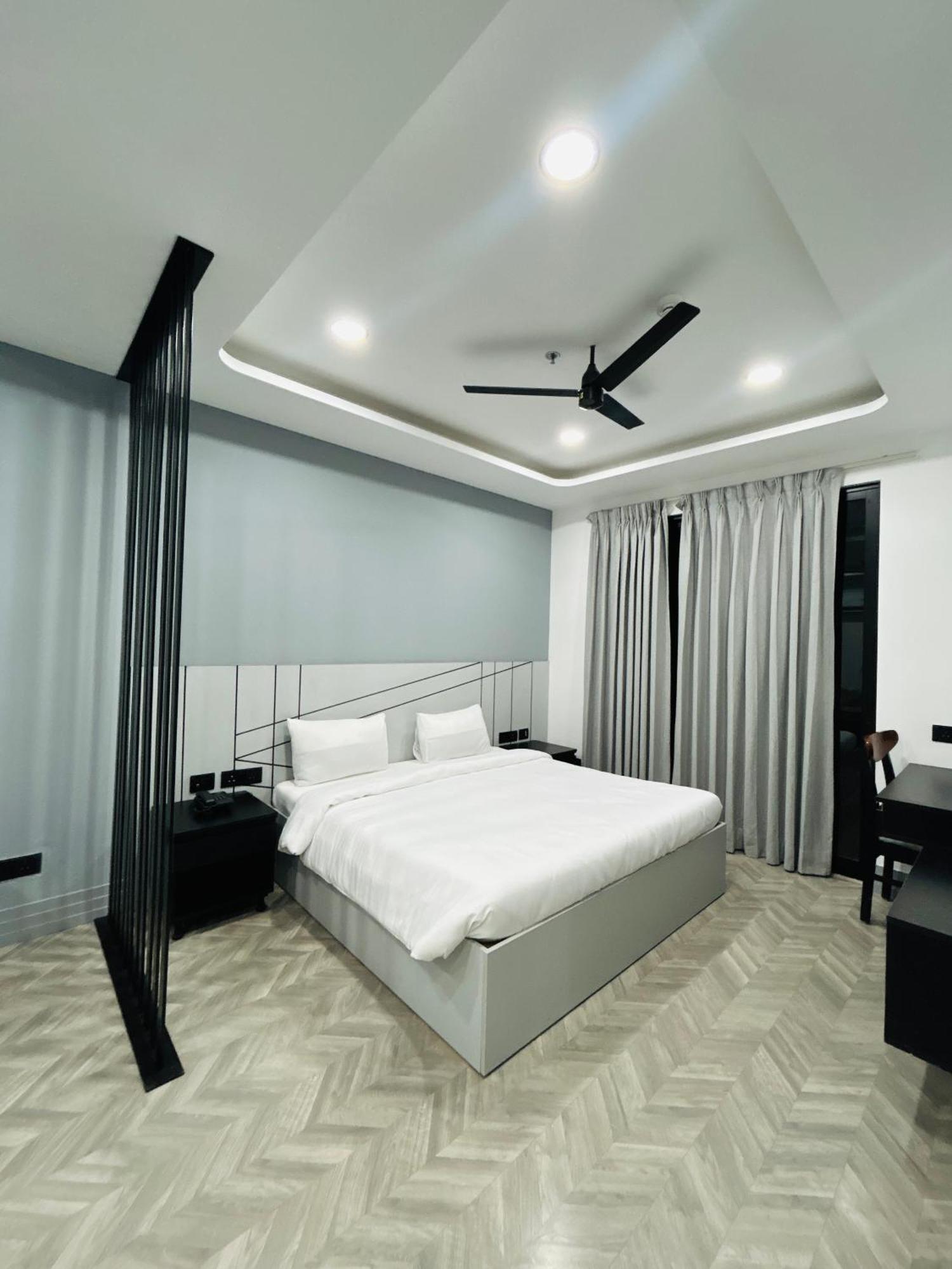 Bedchambers Serviced Apartment, Golf Course, Hotel
