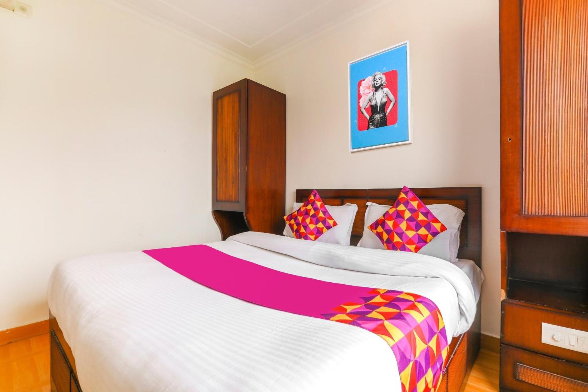 Hotel O Sky Near Inox Dreamz 3*