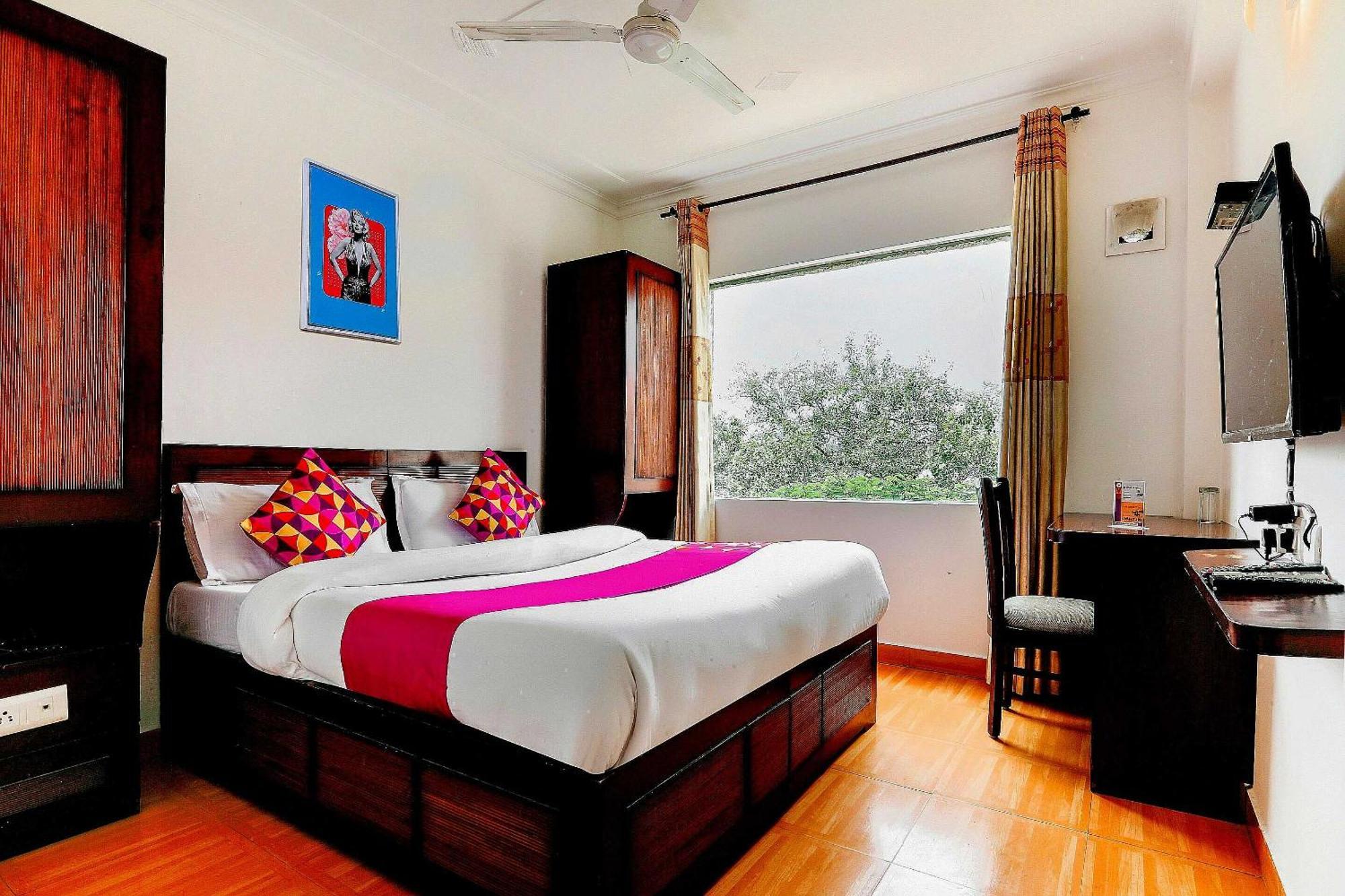 Hotel O Sky Near Inox Dreamz 3*