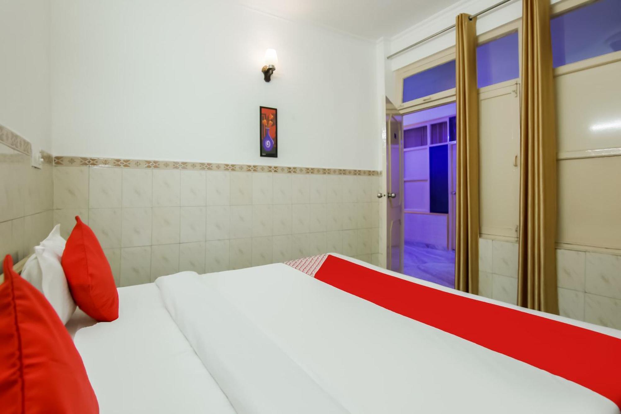 Sapna Hotel Gurgaon