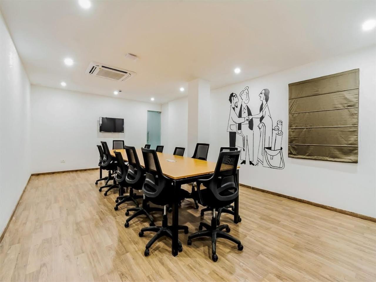 Sagar 9999-77-8609 3* Gurgaon