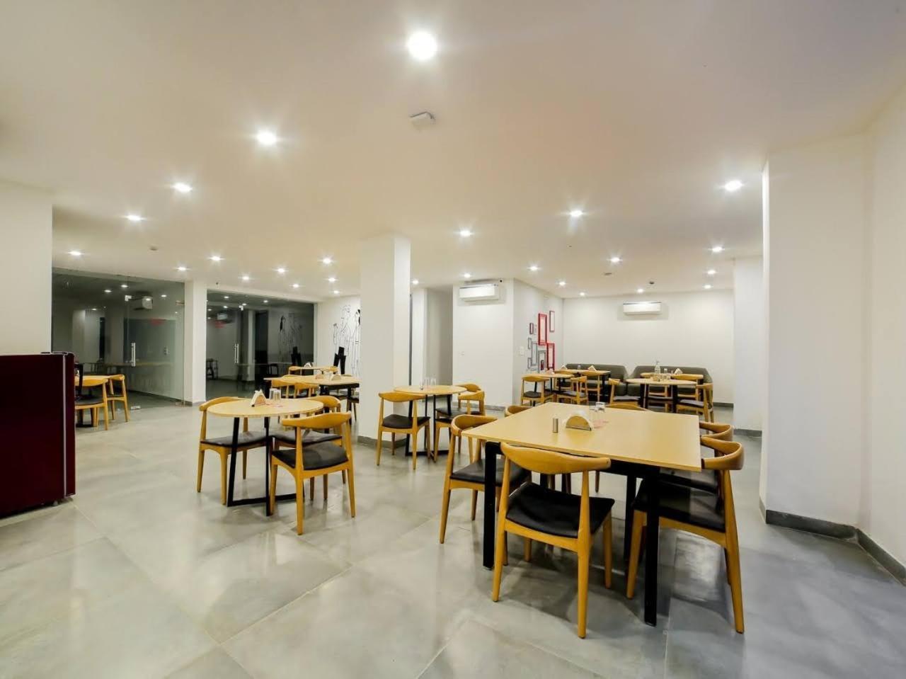 Sagar 9999-77-8609 3* Gurgaon