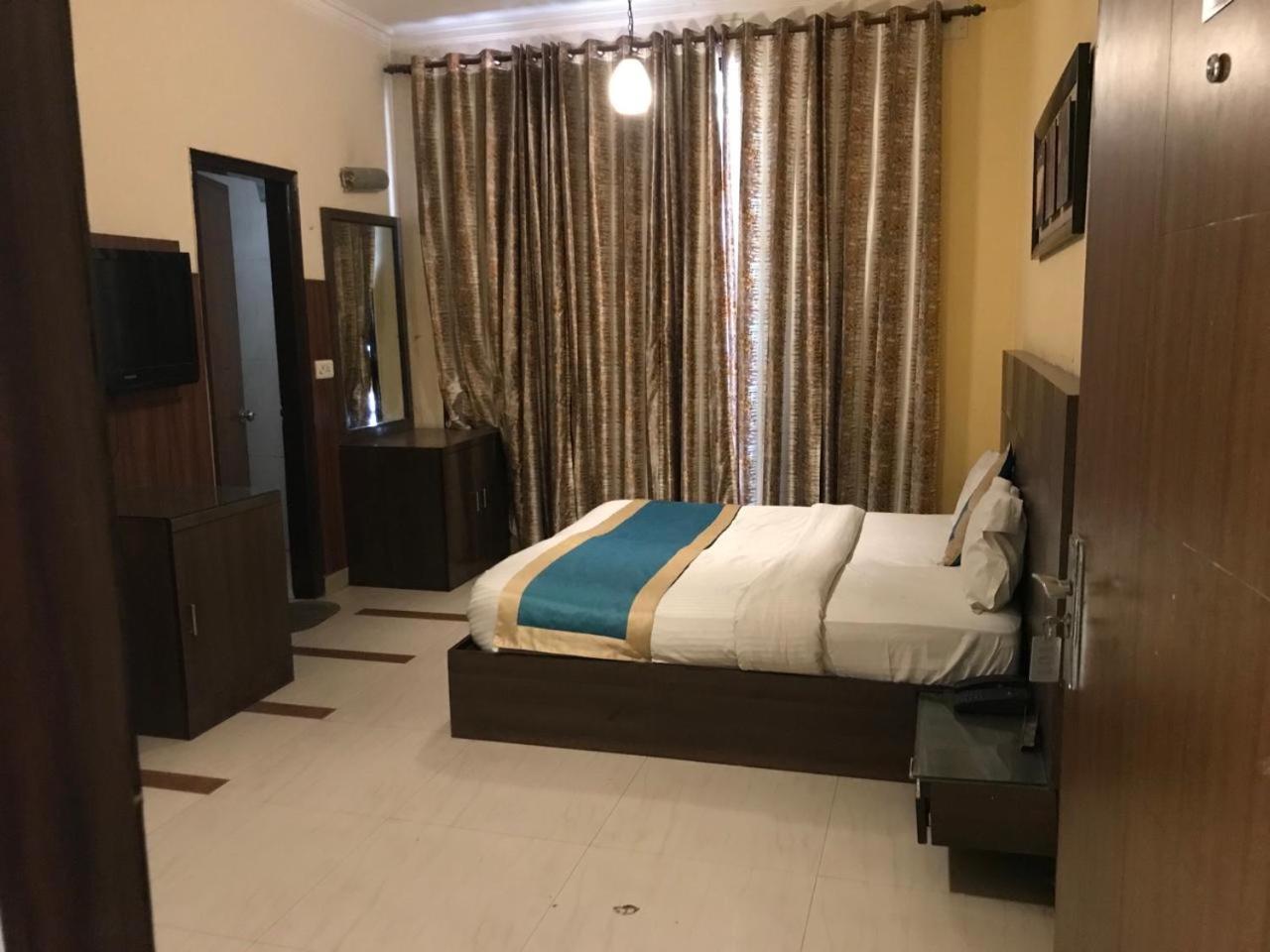 Sagar 9999-77-8609 3*