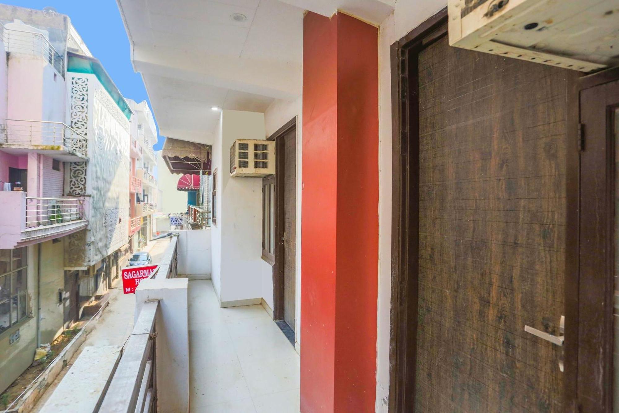 Capital O Ram Krishna Residency Near Artemis Hospital 3*