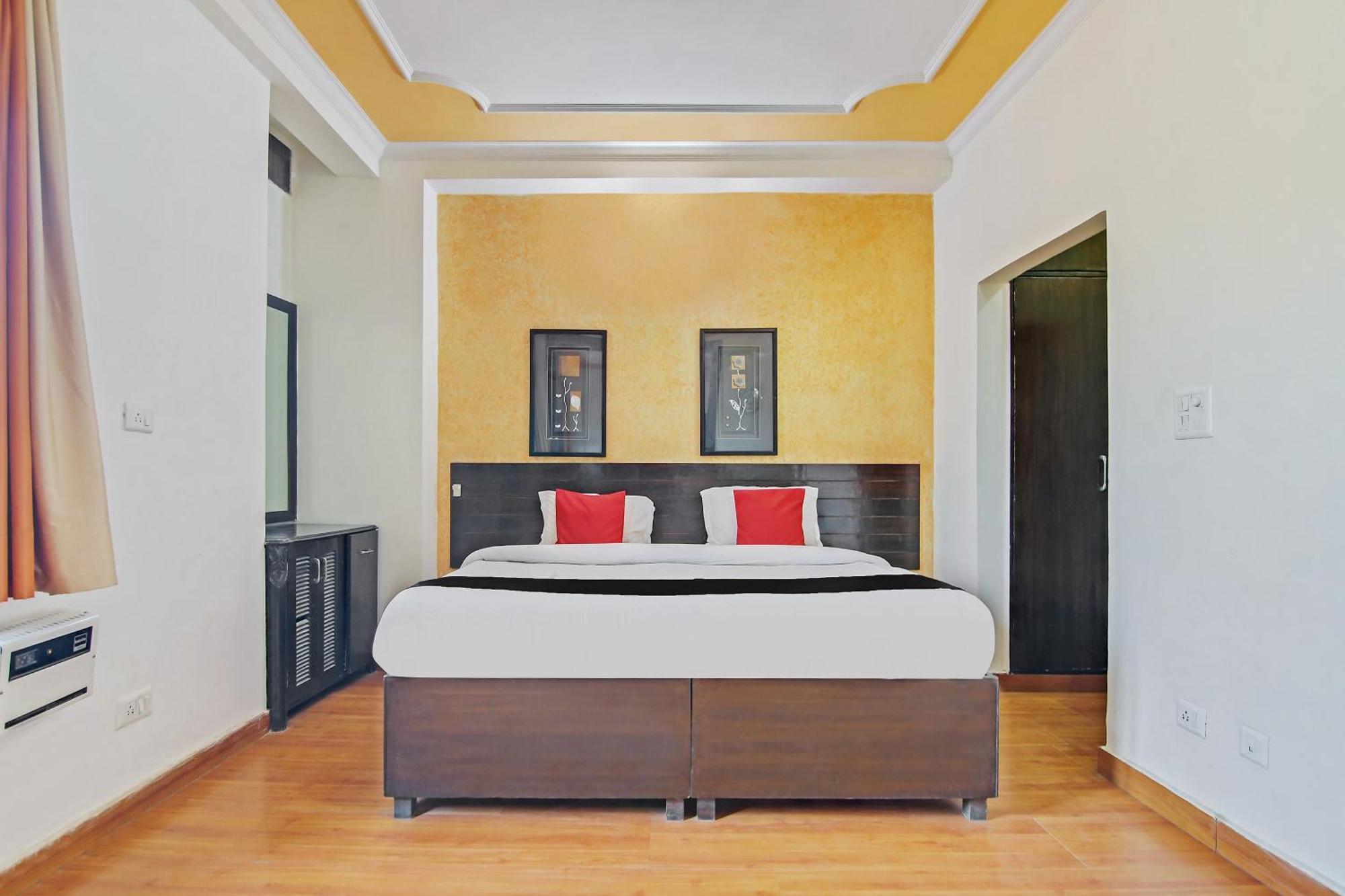 Hotel Capital O Tipsyy Near Aravali Biodiversity Park