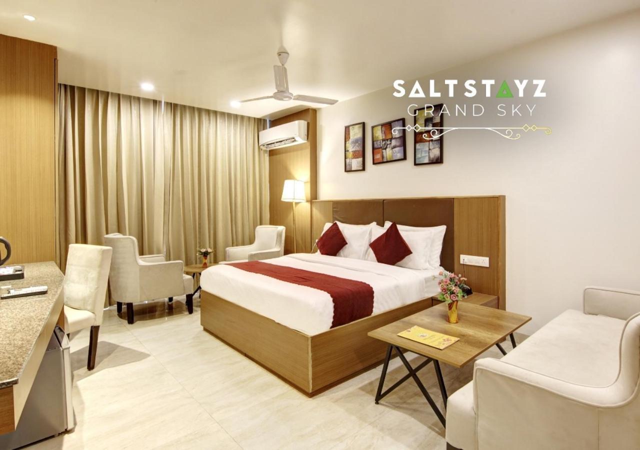 Saltstayz Select - Unitech Cyber Park 4*