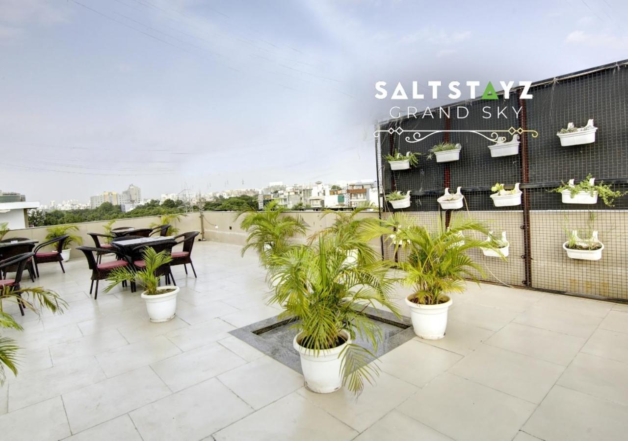 Saltstayz Select - Unitech Cyber Park