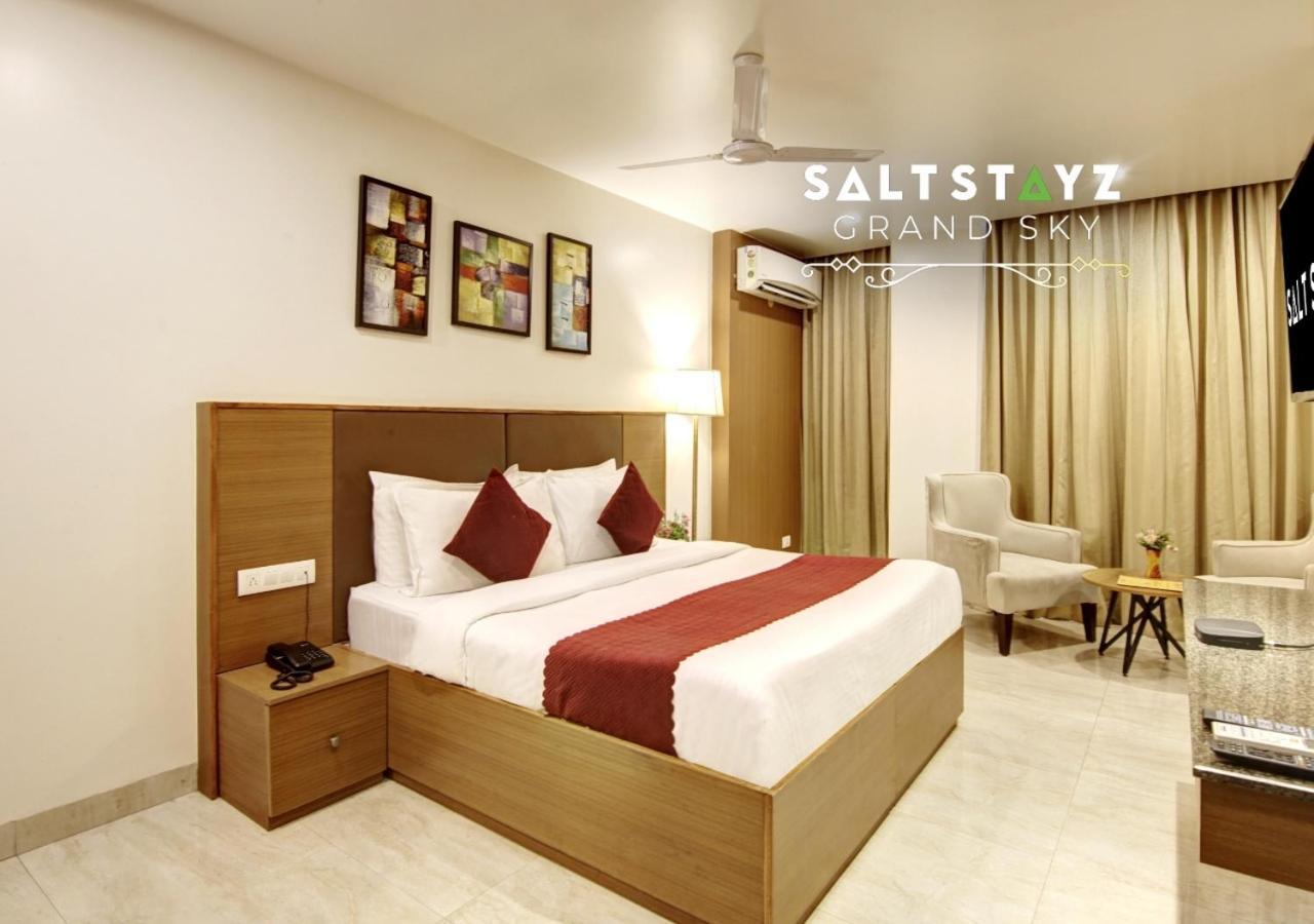 Hotel Saltstayz Select - Unitech Cyber Park 4*
