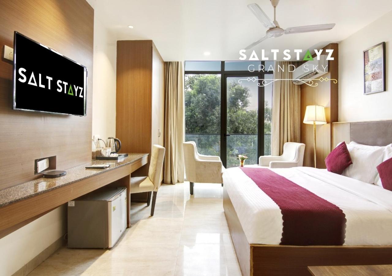 Saltstayz Select - Unitech Cyber Park Hotel 4*