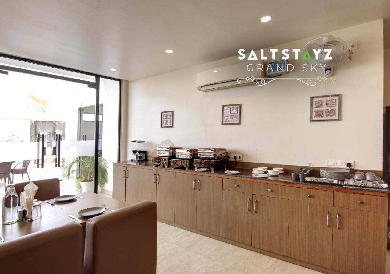 Saltstayz Select - Unitech Cyber Park 4*