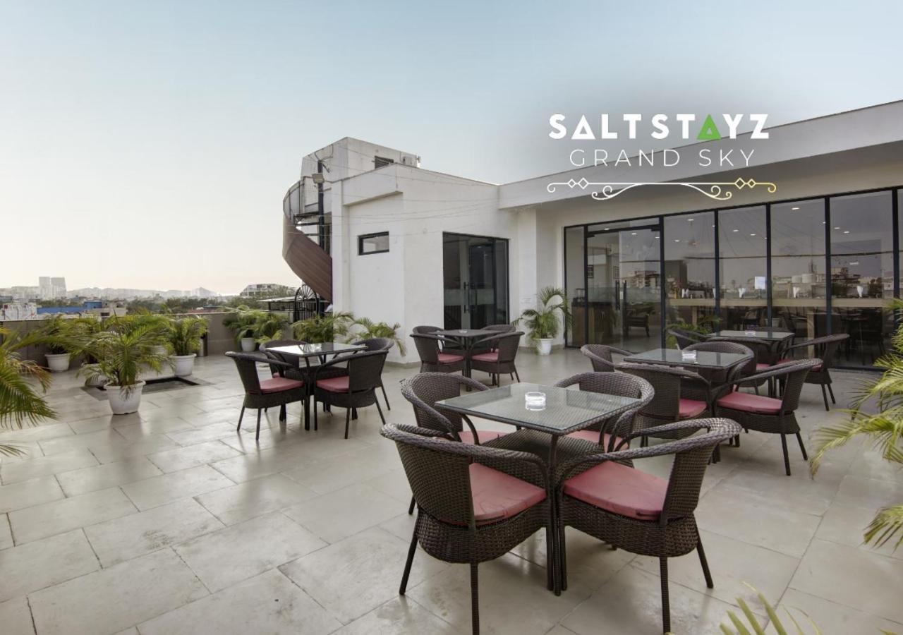Saltstayz Select - Unitech Cyber Park 4*