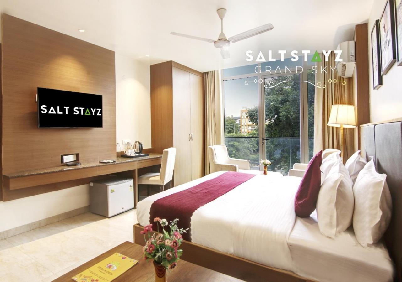 Saltstayz Select - Unitech Cyber Park 4*