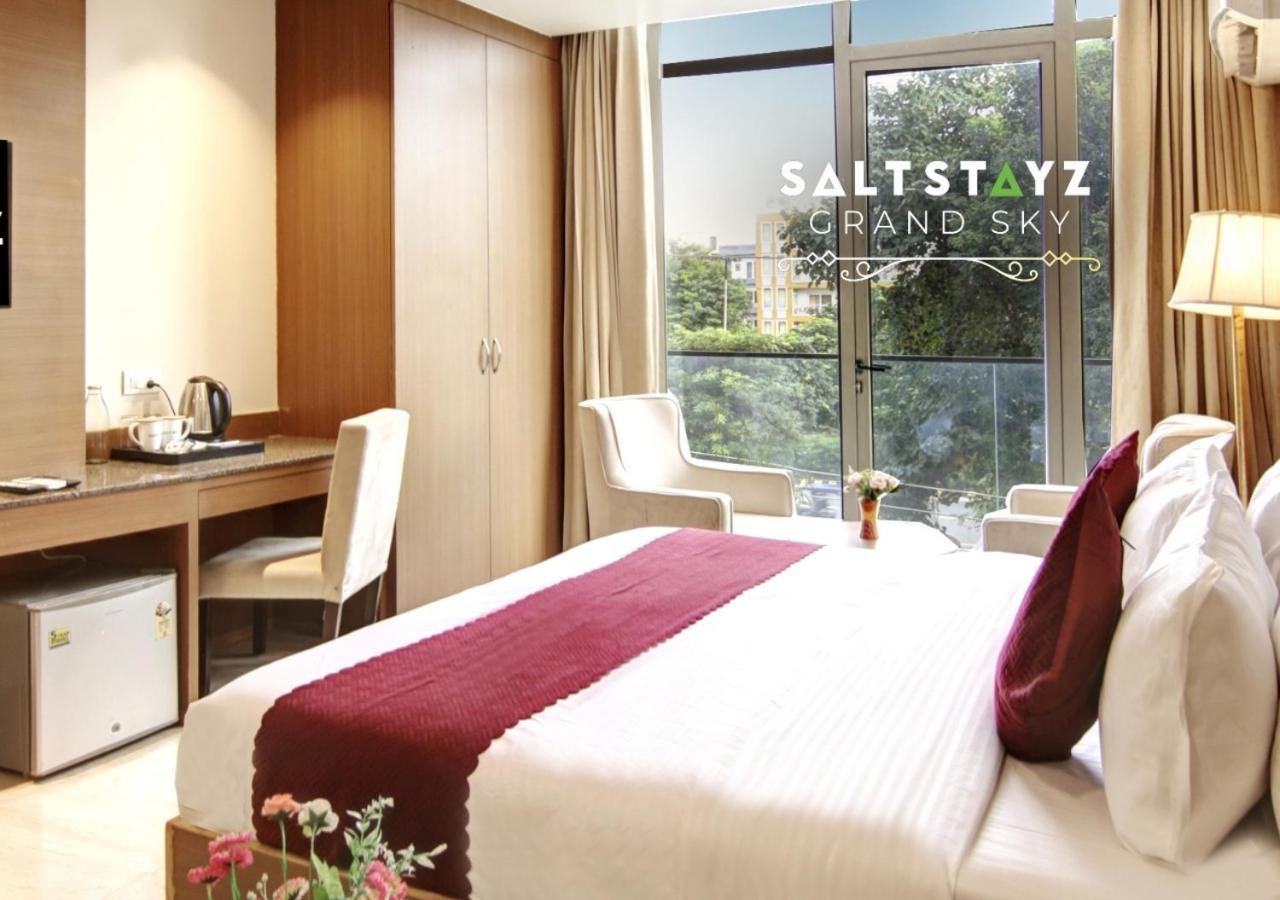 Saltstayz Select - Unitech Cyber Park