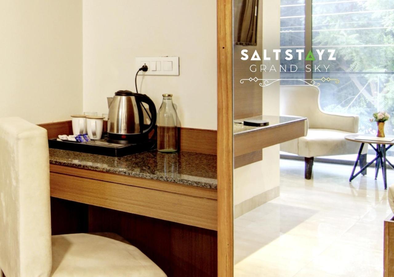 Saltstayz Select - Unitech Cyber Park
