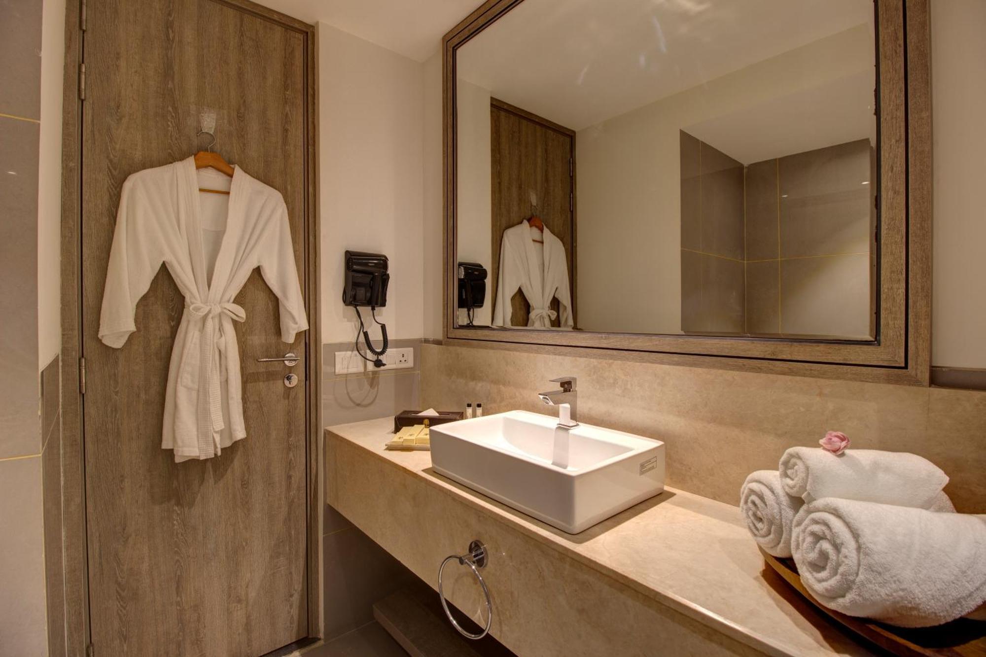 Hotel Rhythm Gurugram & Suites, Sohna Road Gurgaon