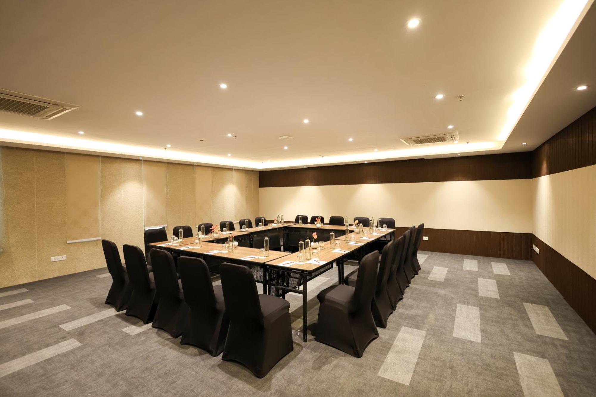 Hotel Rhythm Gurugram & Suites, Sohna Road