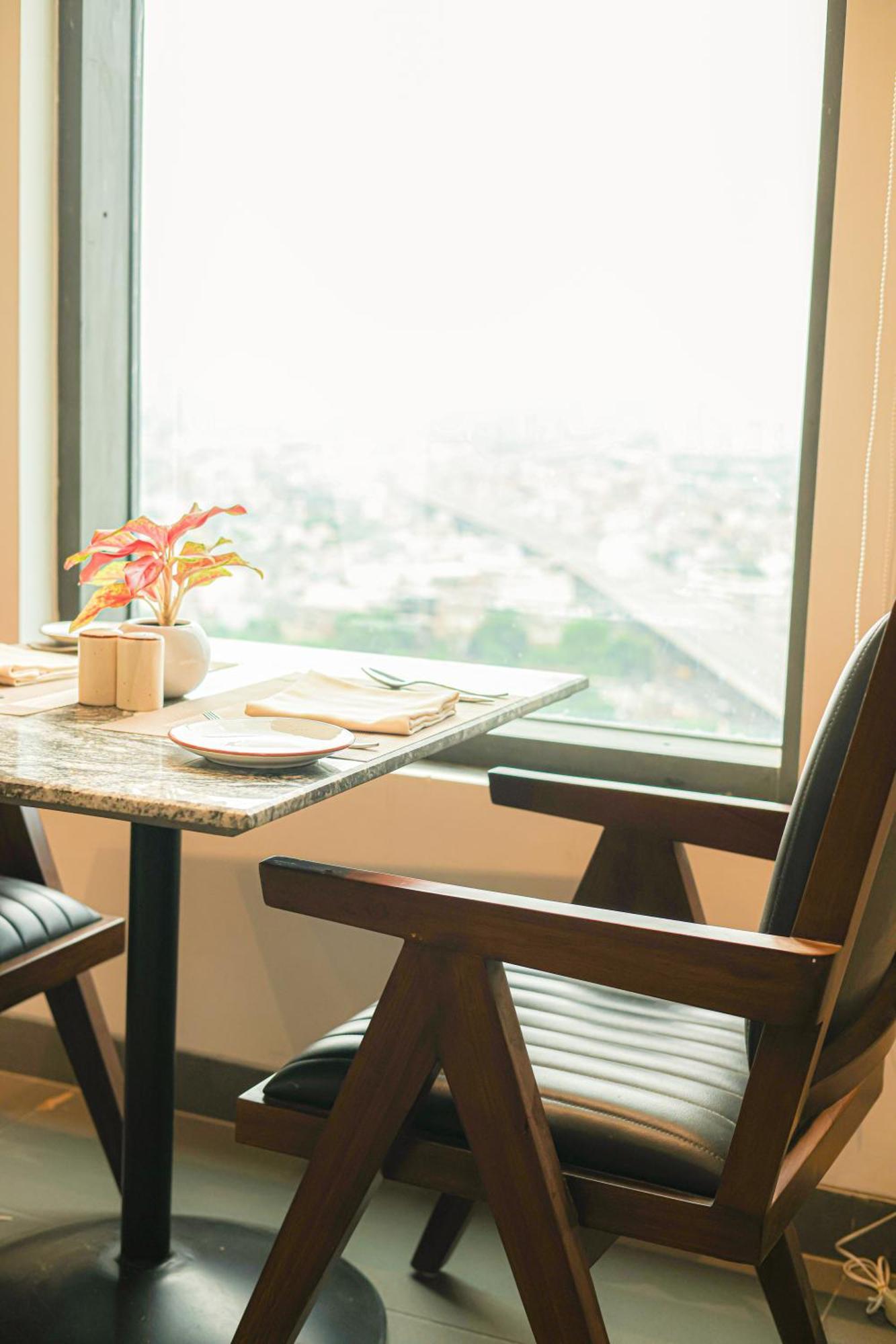 Hotel Rhythm Gurugram & Suites, Sohna Road 4*