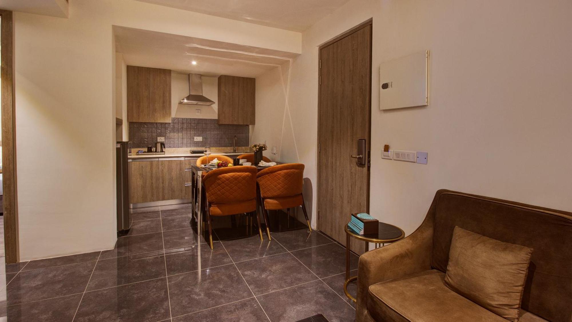 Rhythm Gurugram & Suites, Sohna Road 4*