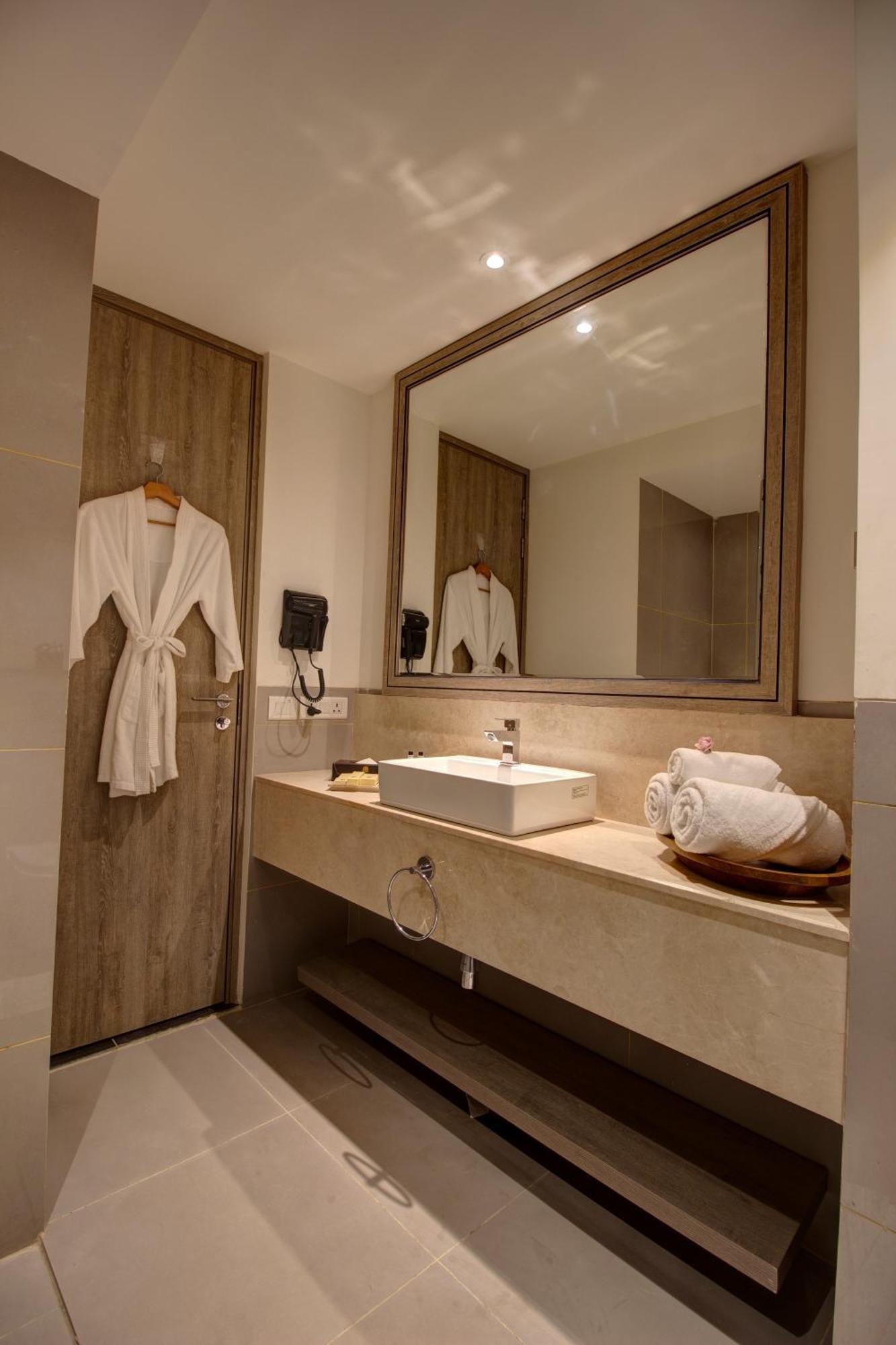 Rhythm Gurugram & Suites, Sohna Road 4* Gurgaon