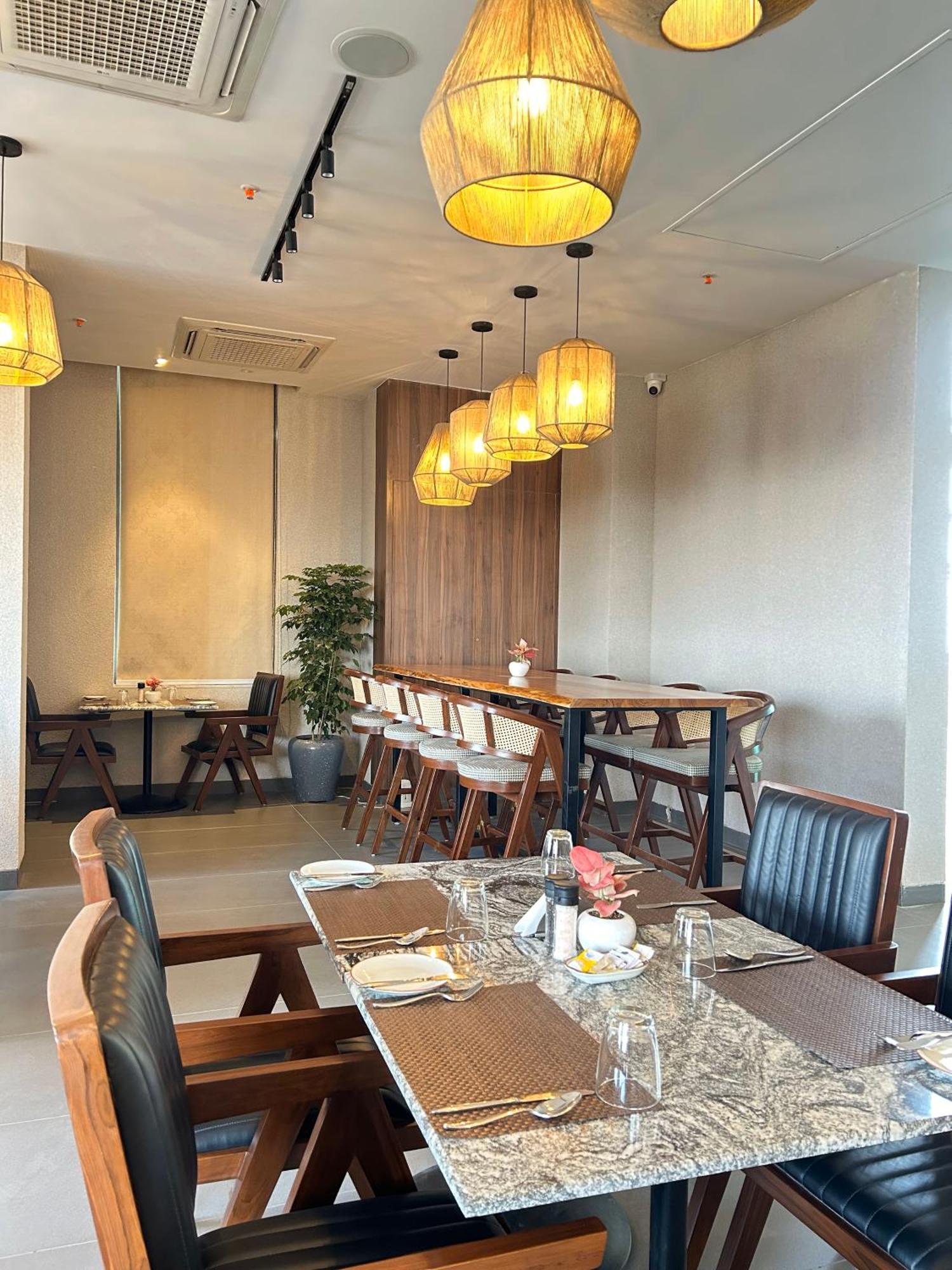 Hotel Rhythm Gurugram & Suites, Sohna Road