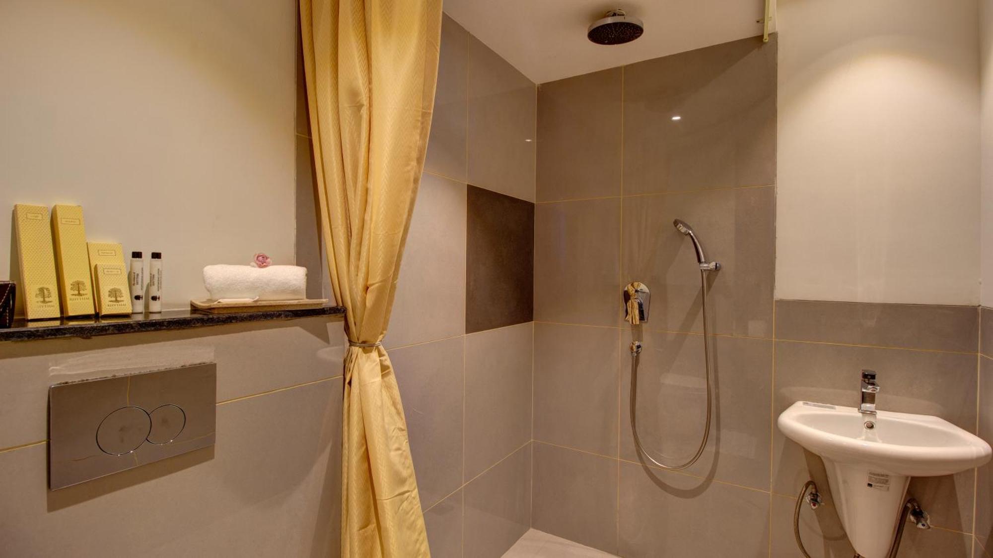 Rhythm Gurugram & Suites, Sohna Road 4*