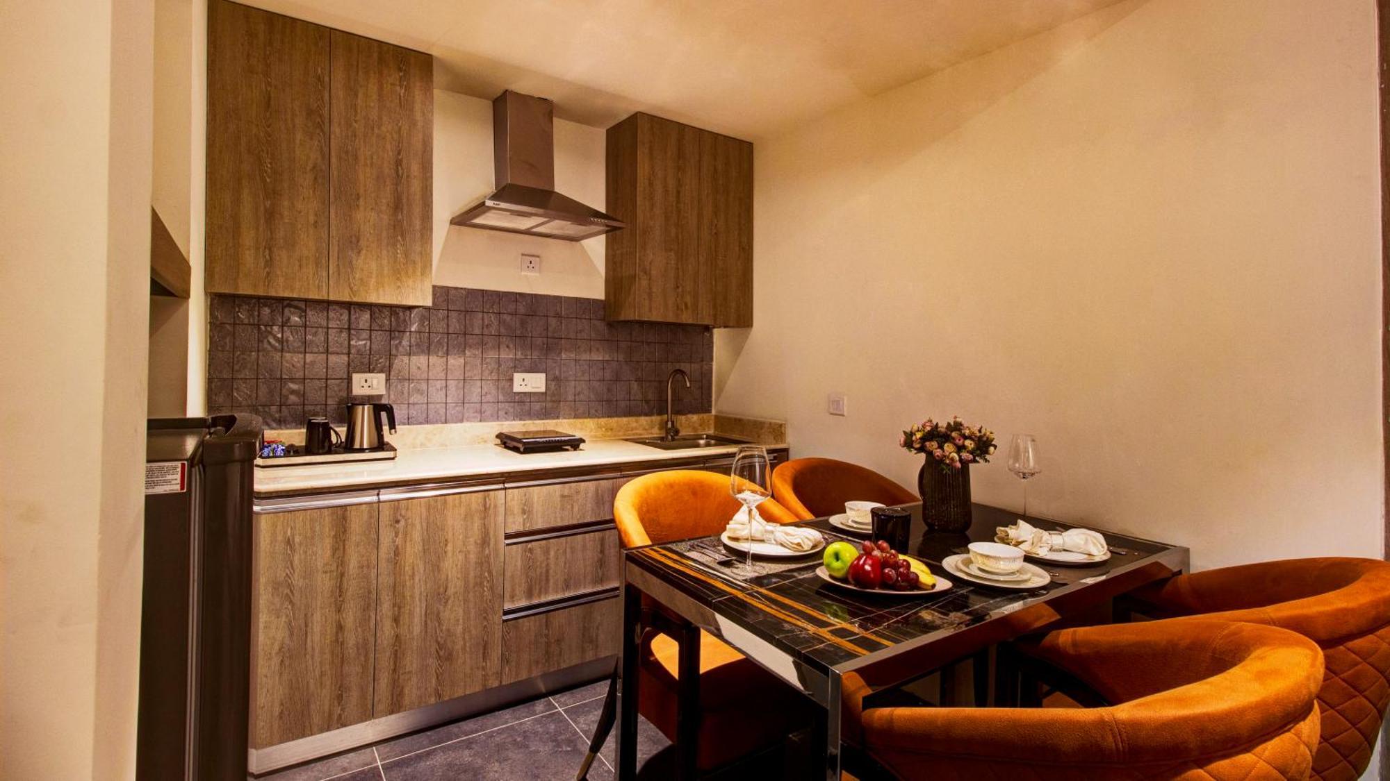 Rhythm Gurugram & Suites, Sohna Road Hotel