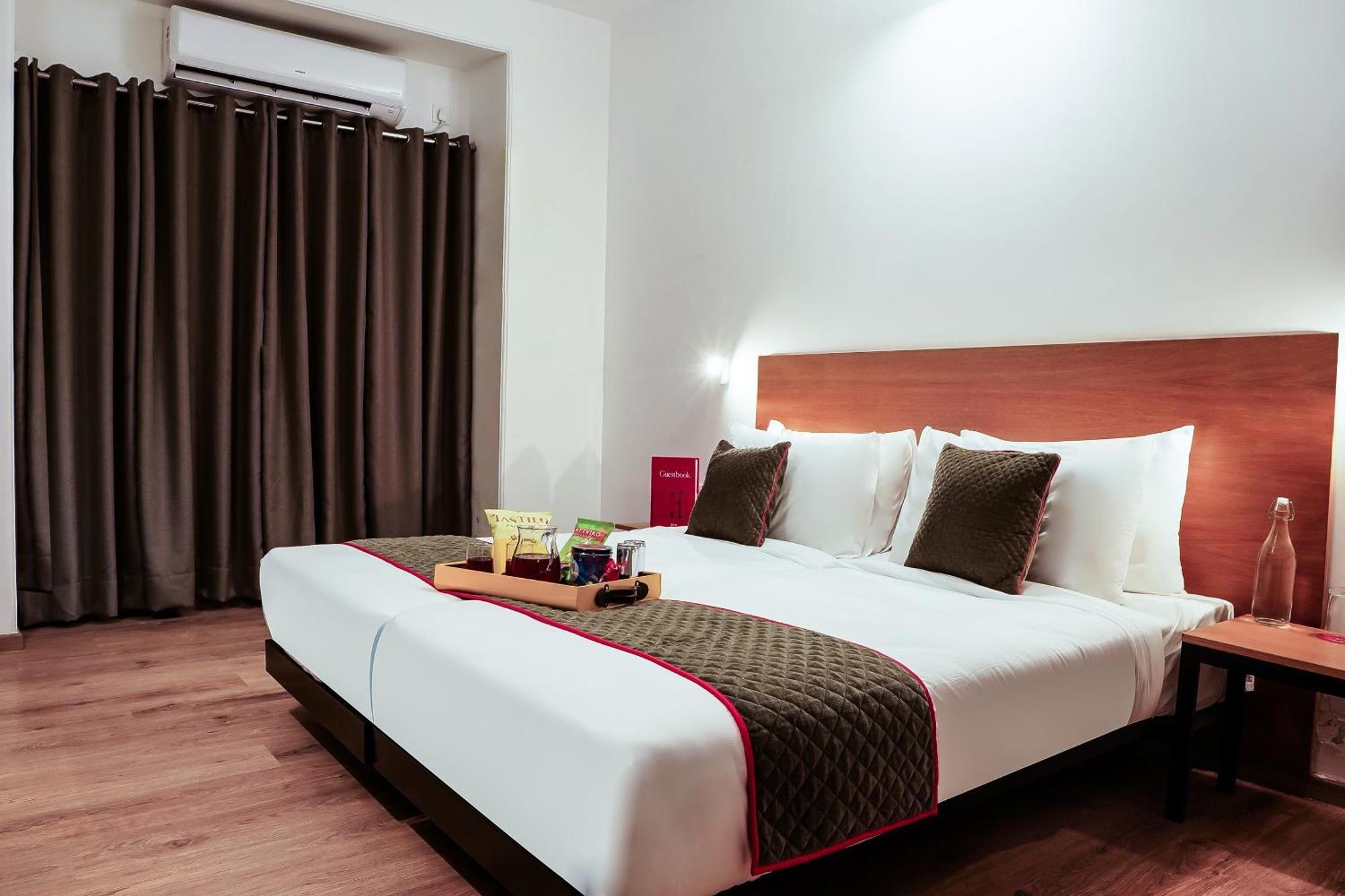 Super Townhouse Galleria Market Near Golf Course Road * Gurgaon