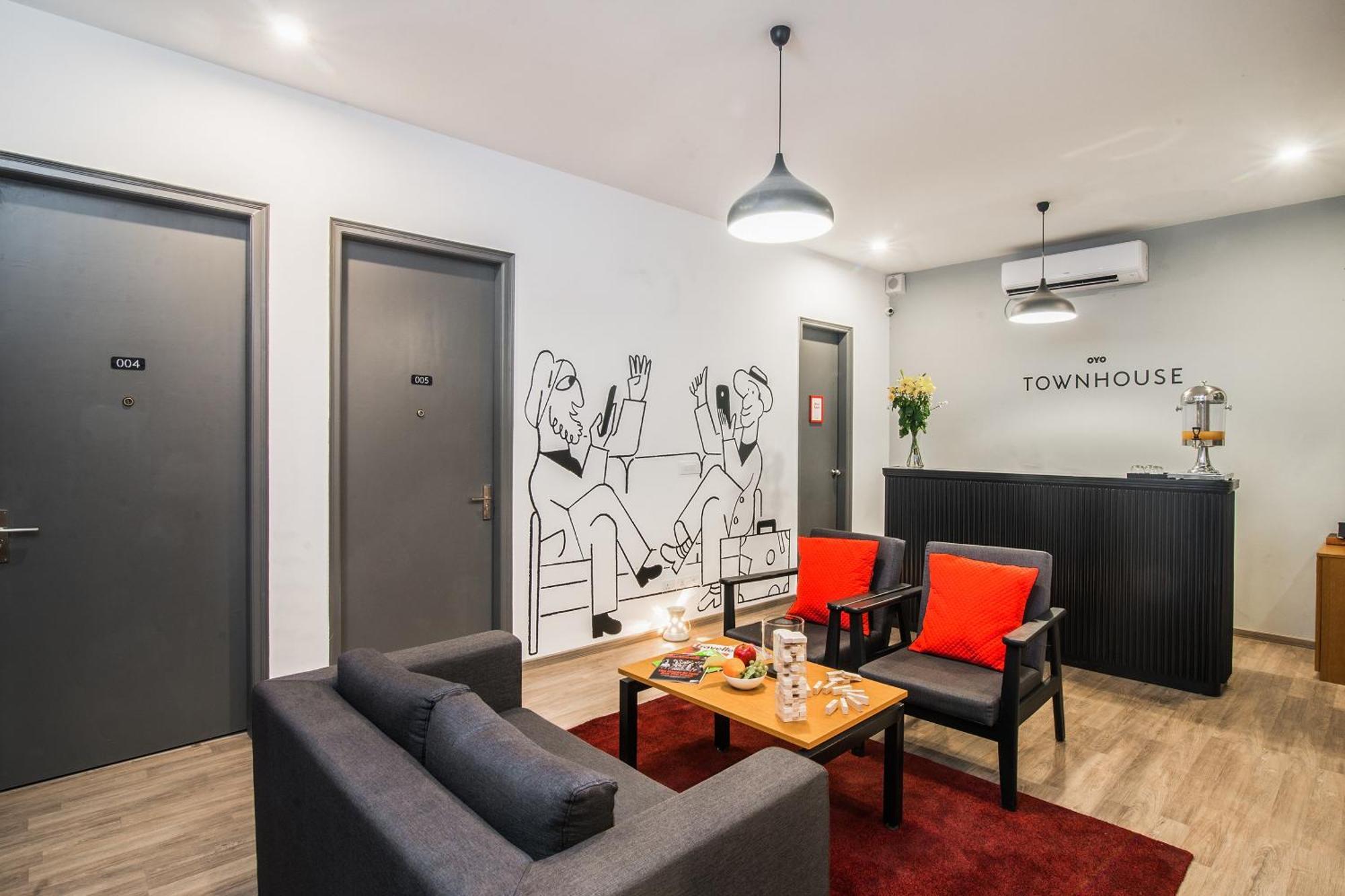Super Townhouse Galleria Market Near Golf Course Road *