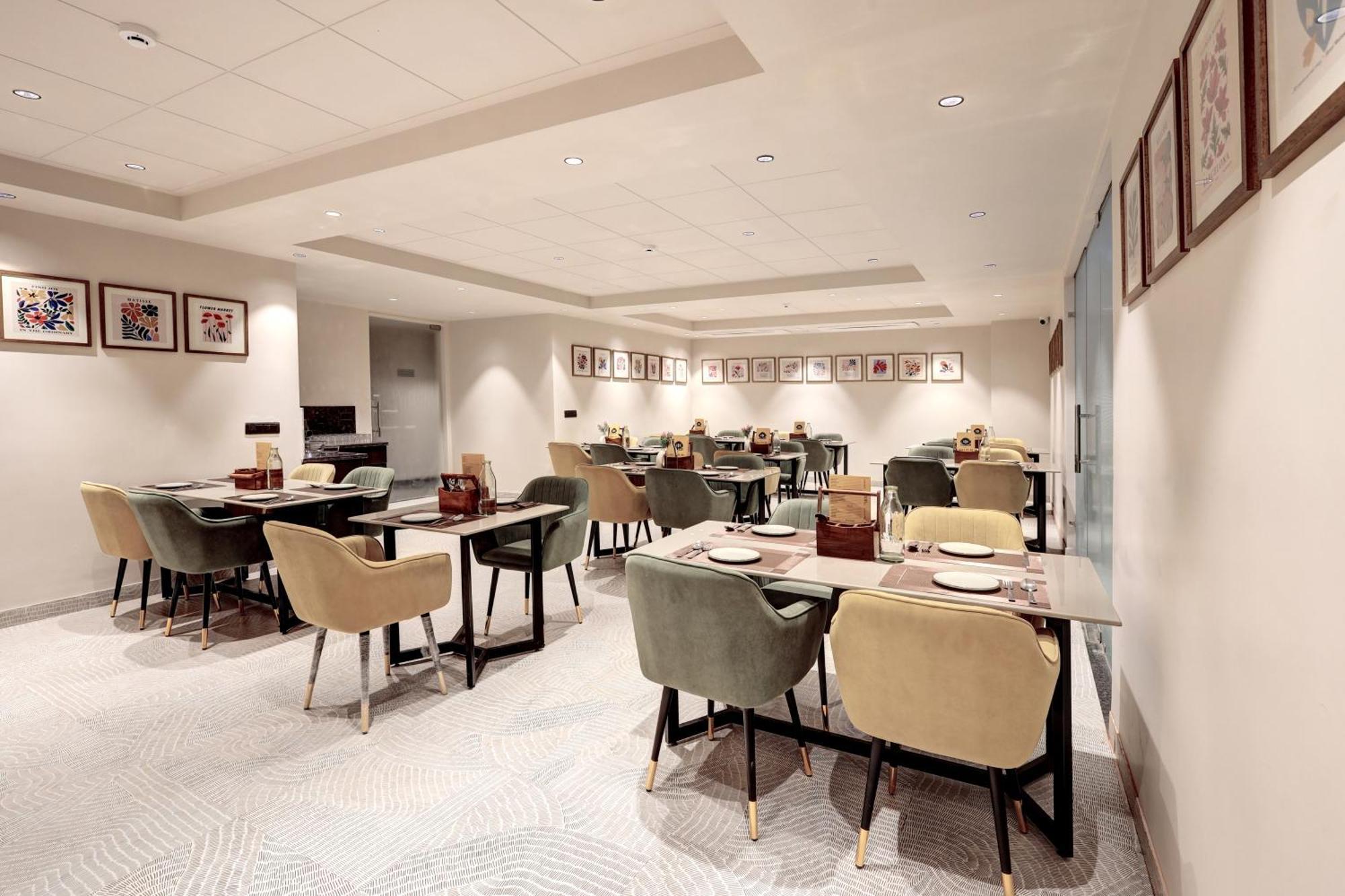 Saltstayz Premier - Golf Course Road & Sector 42