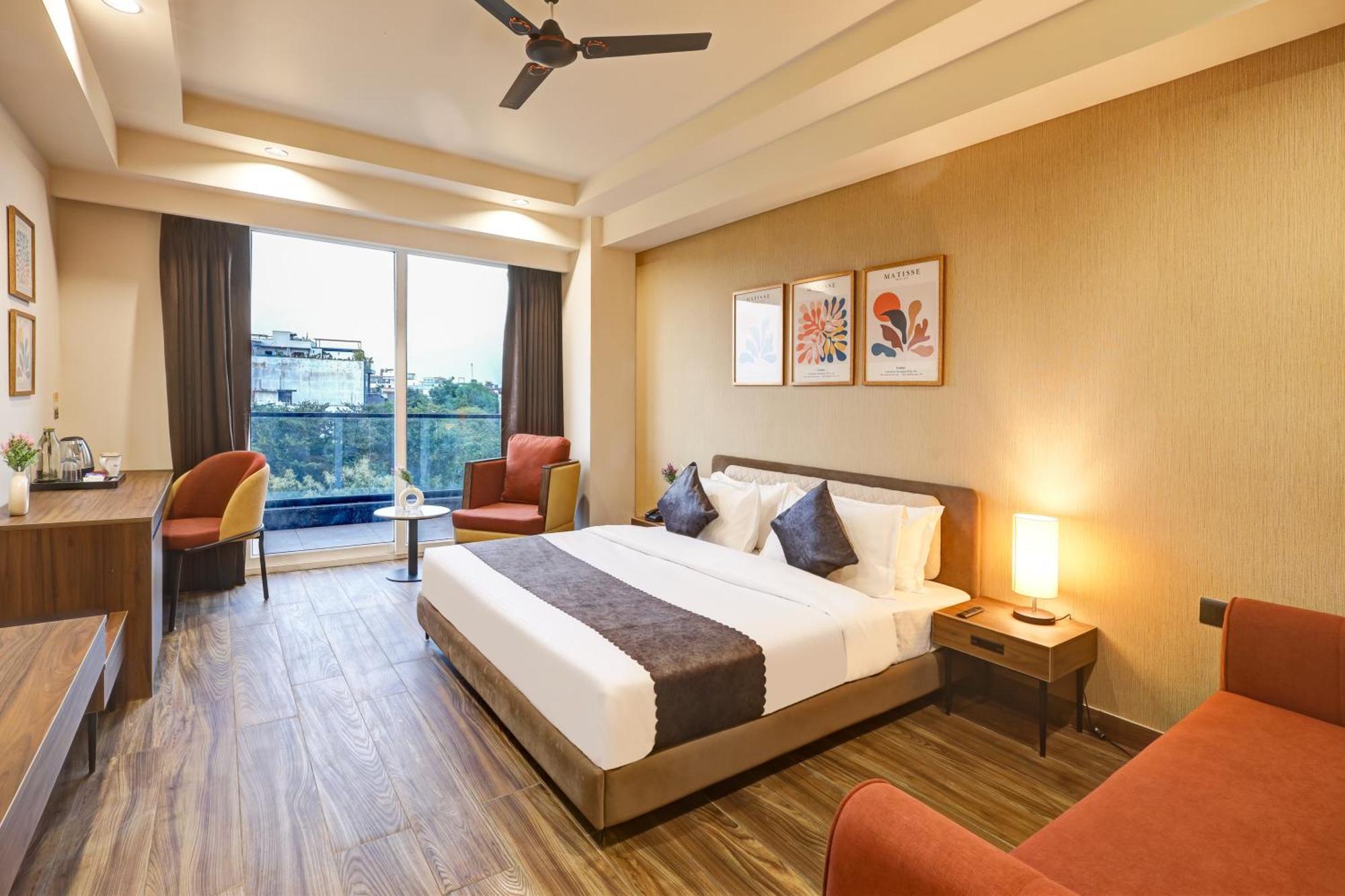 Saltstayz Premier - Golf Course Road & Sector 42 Hotel 4*