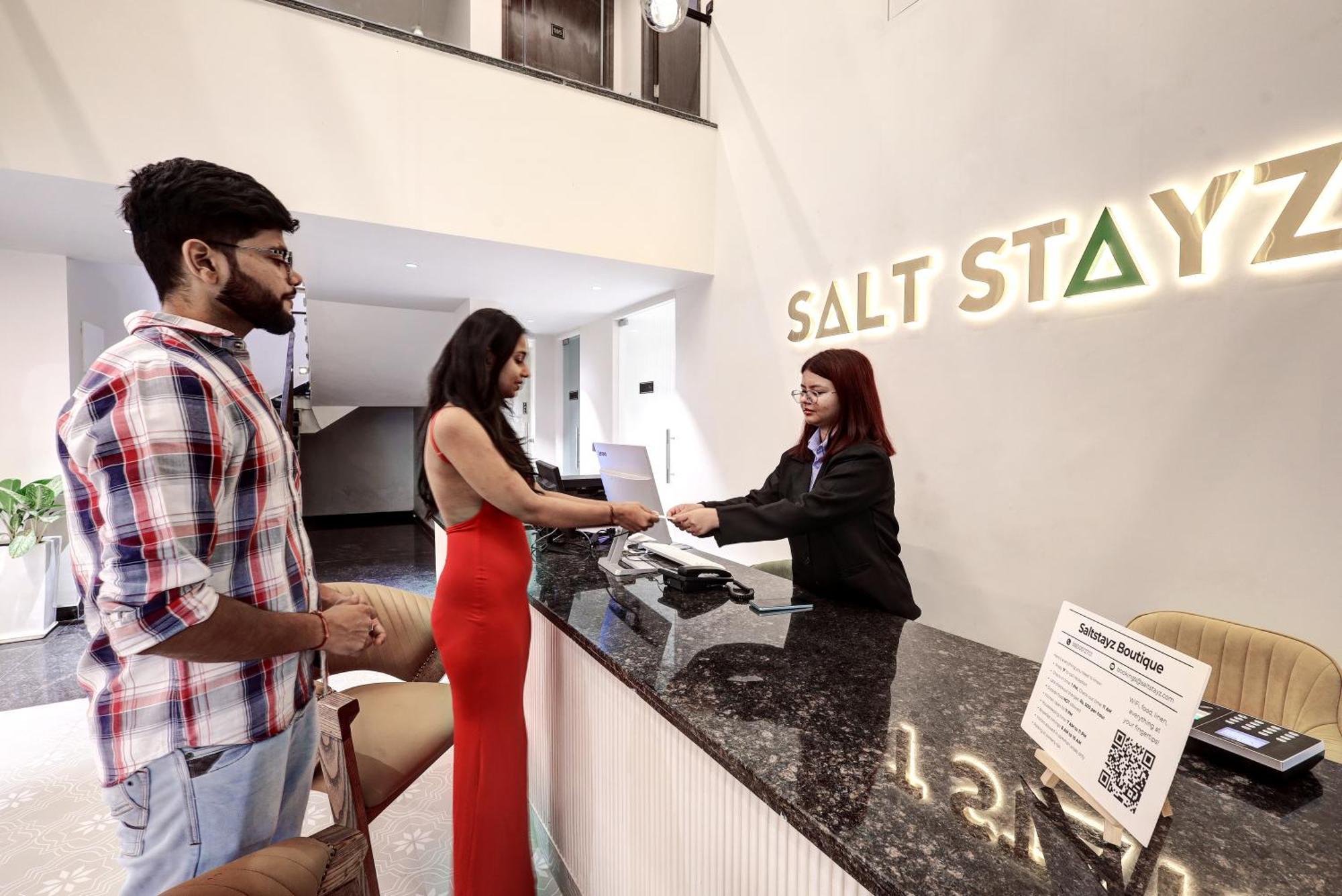 Saltstayz Premier - Golf Course Road & Sector 42 4*