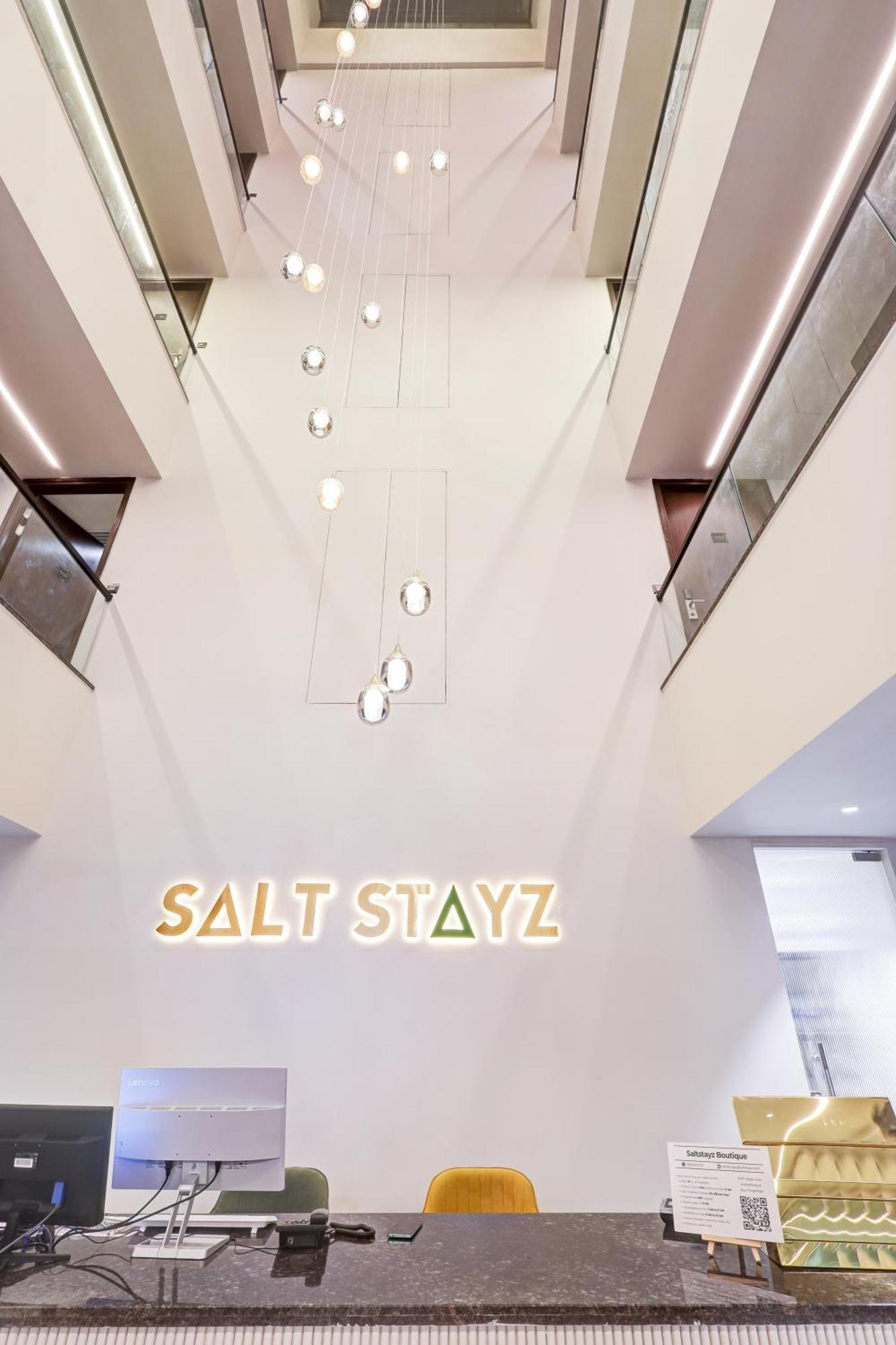 Saltstayz Premier - Golf Course Road & Sector 42