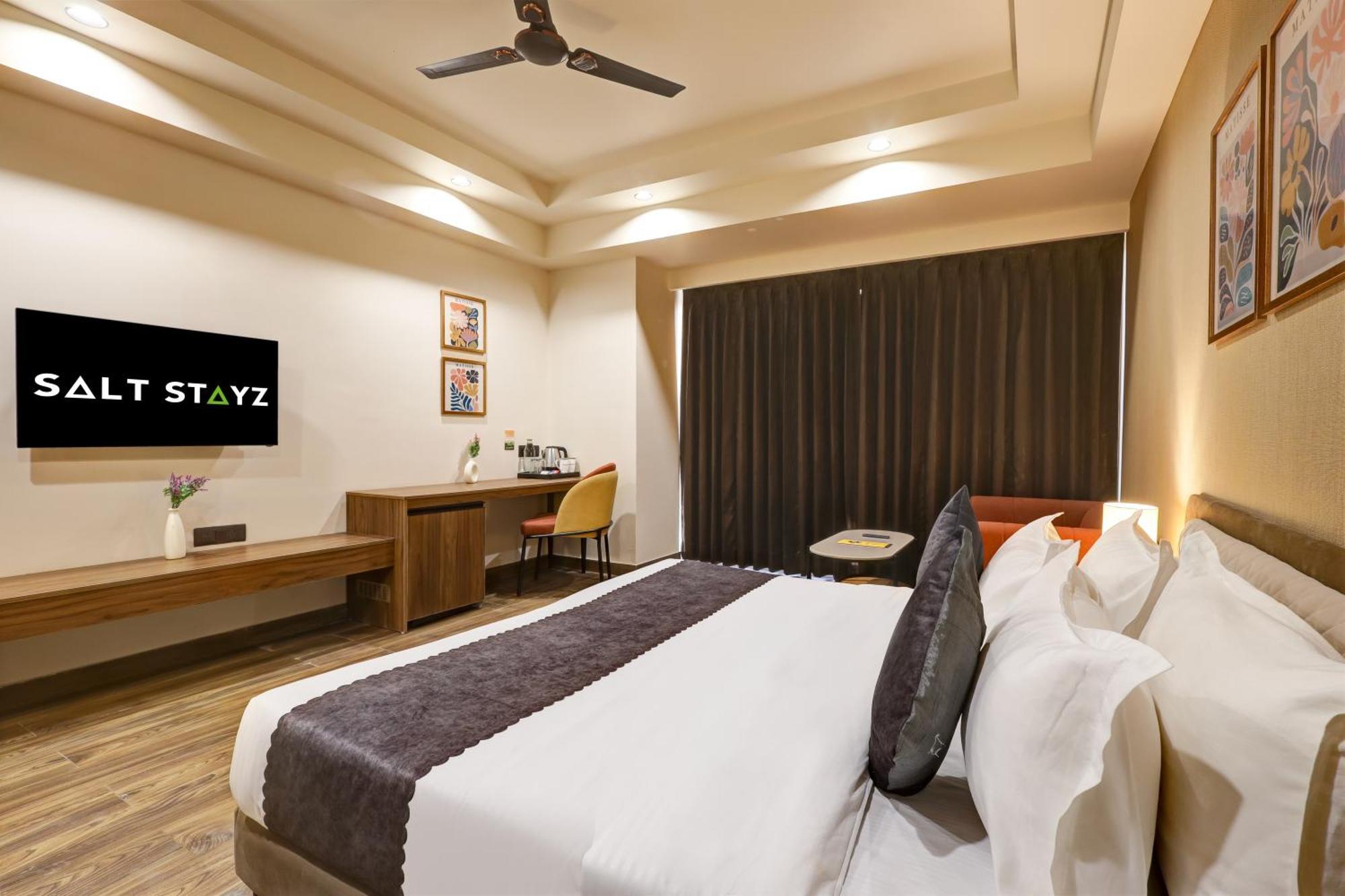 Saltstayz Premier - Golf Course Road & Sector 42