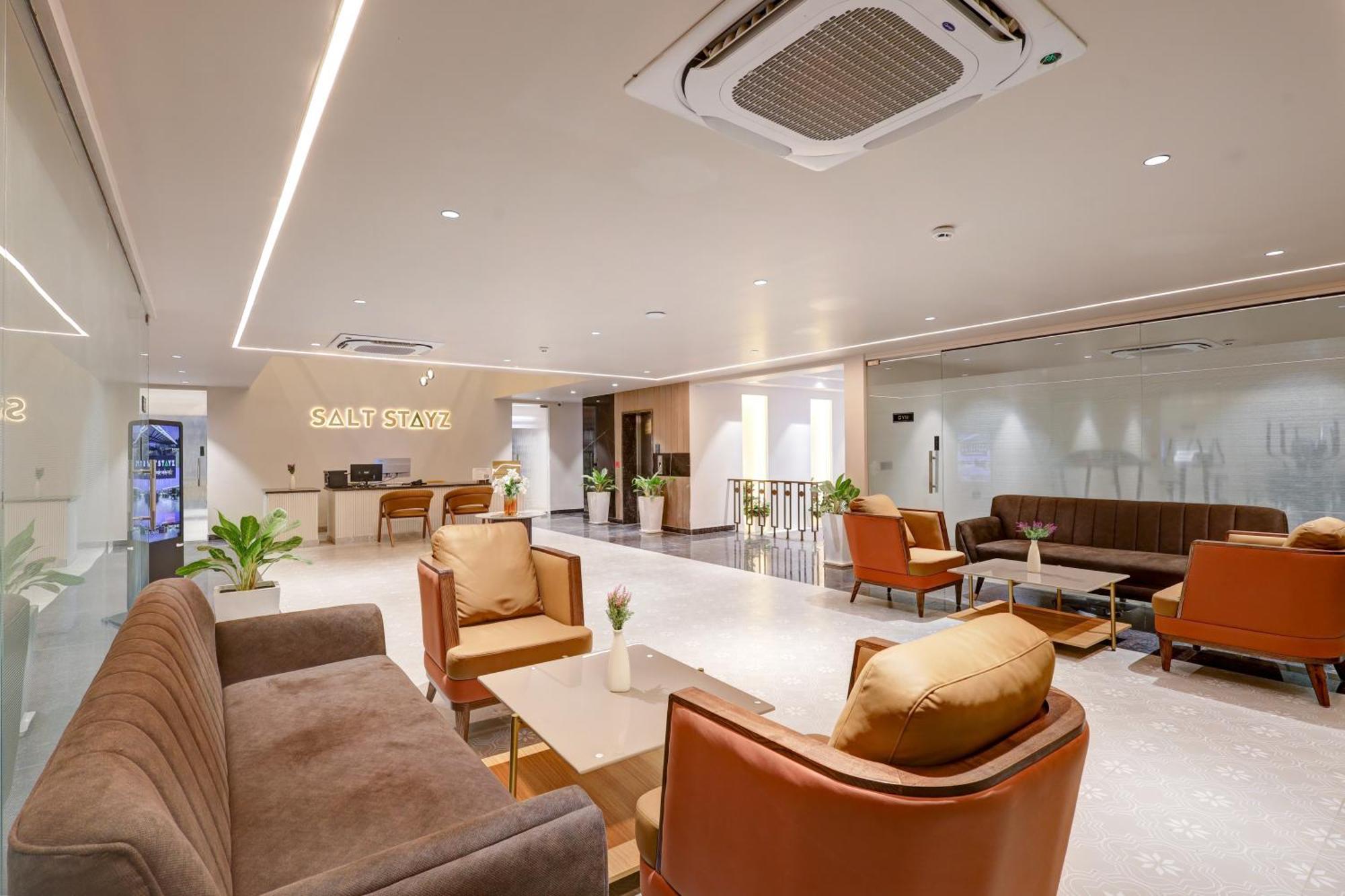 Hotel Saltstayz Premier - Golf Course Road & Sector 42 4*