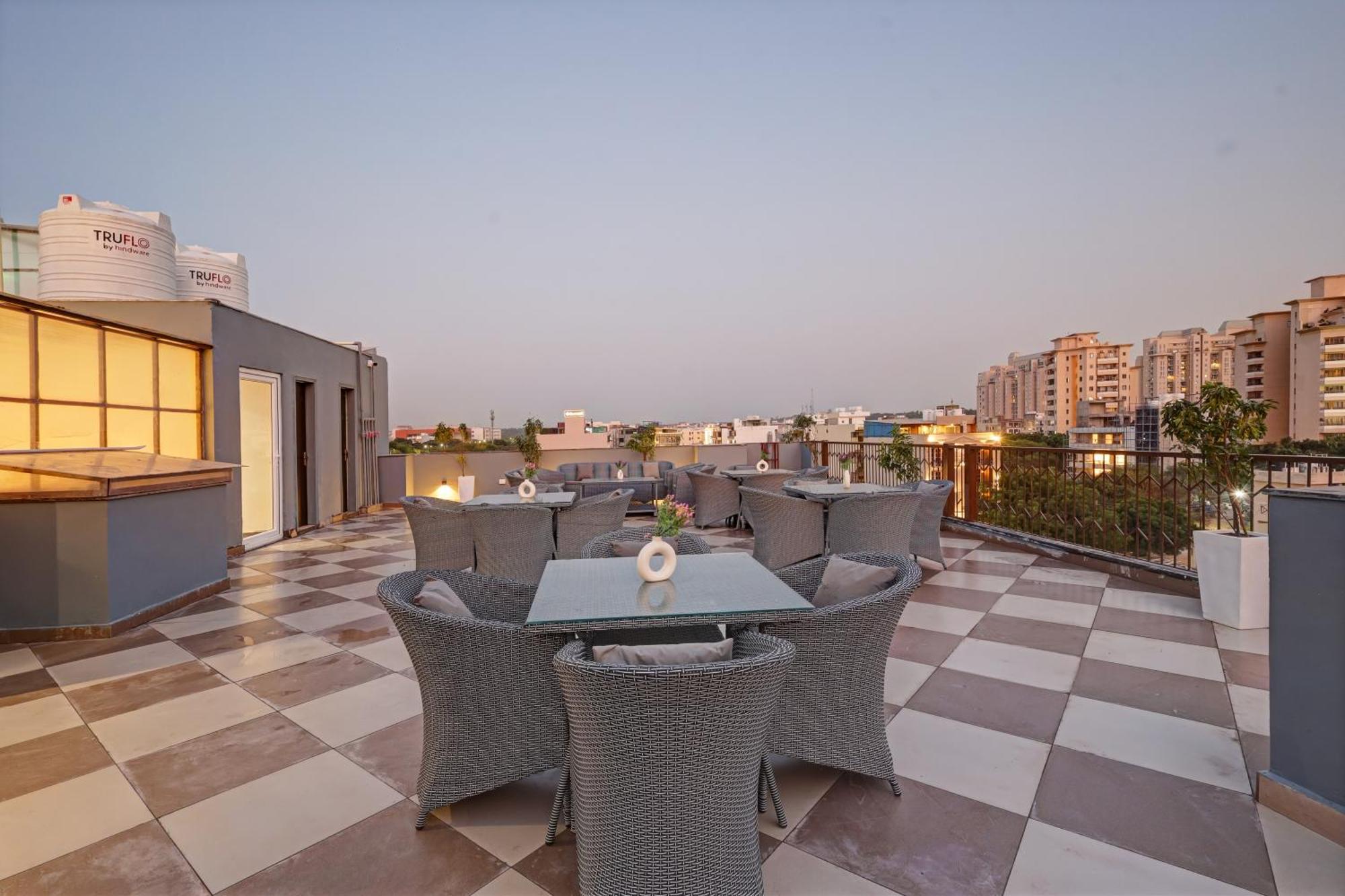 Saltstayz Premier - Golf Course Road & Sector 42 Gurgaon