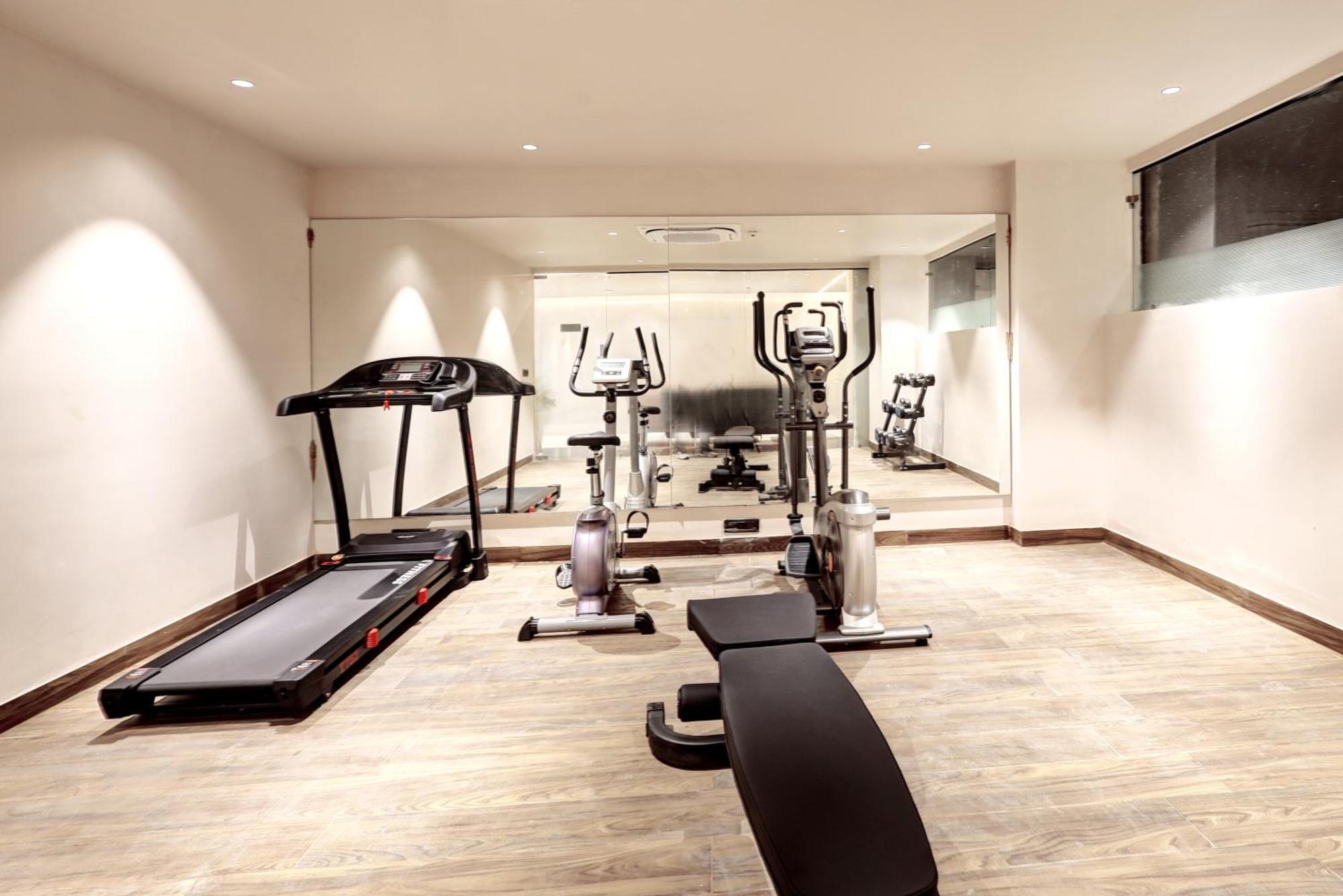 Saltstayz Premier - Golf Course Road & Sector 42 4*