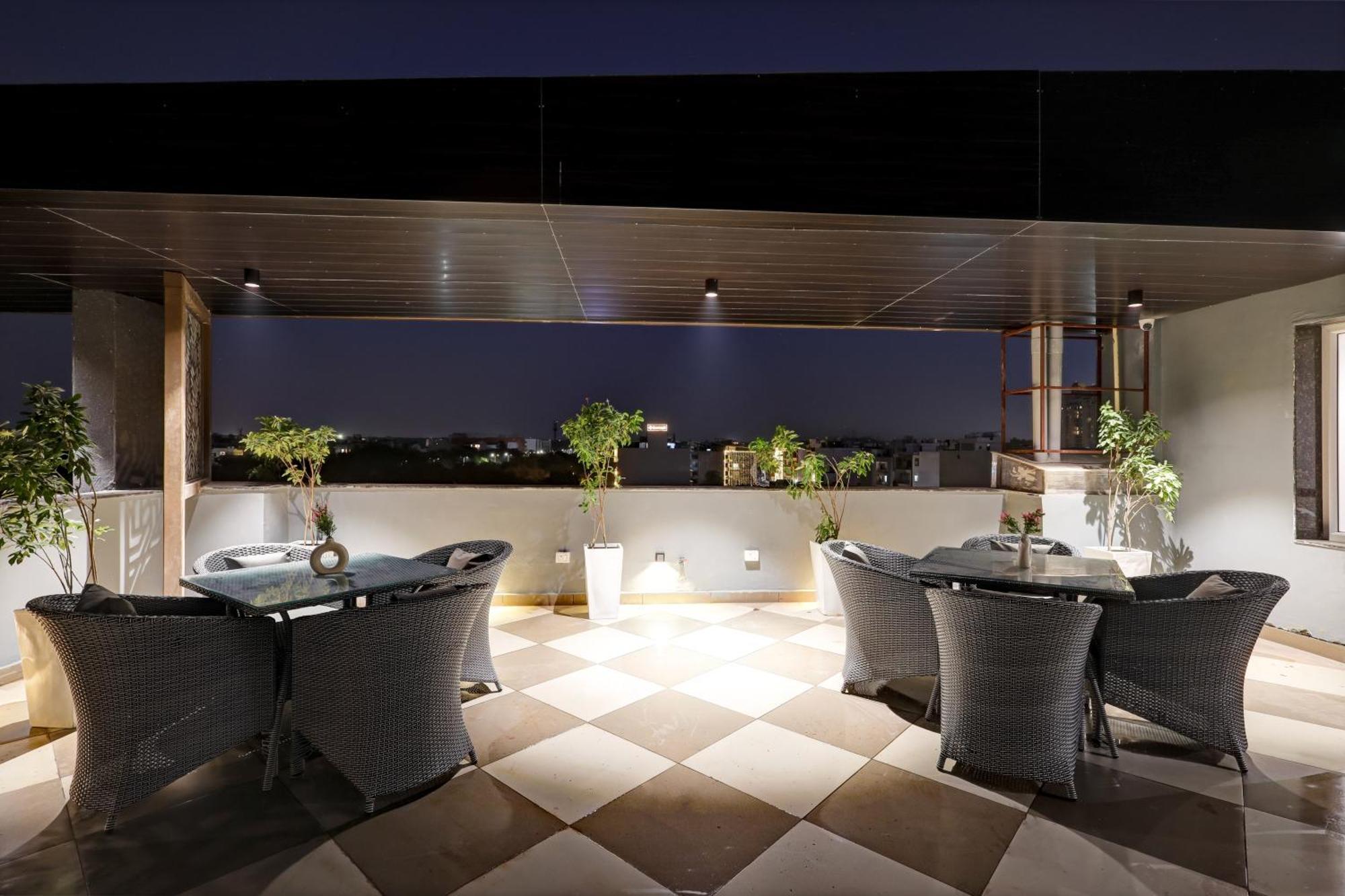Hotel Saltstayz Premier - Golf Course Road & Sector 42 Gurgaon