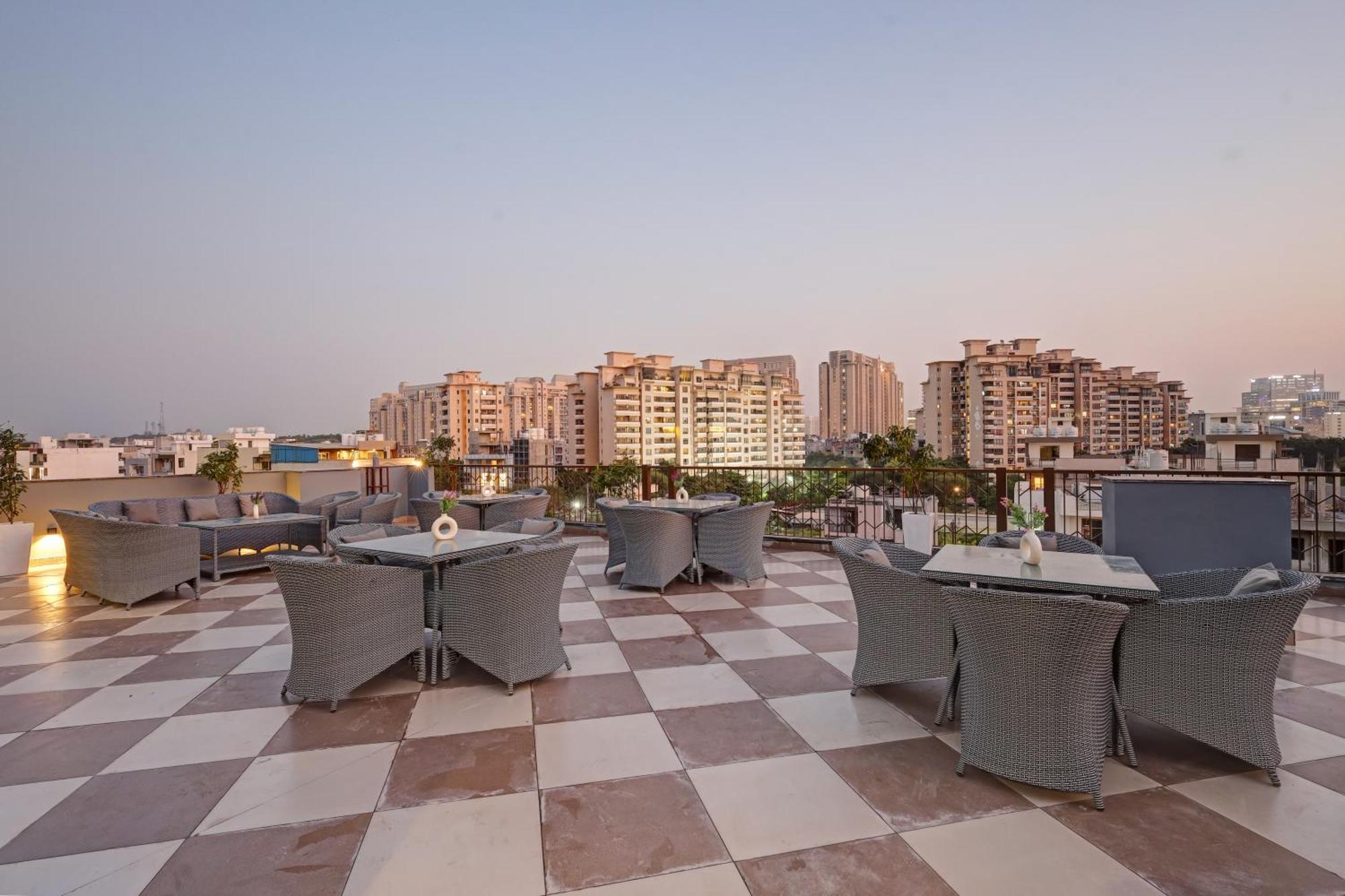 Saltstayz Premier - Golf Course Road & Sector 42 4* Gurgaon