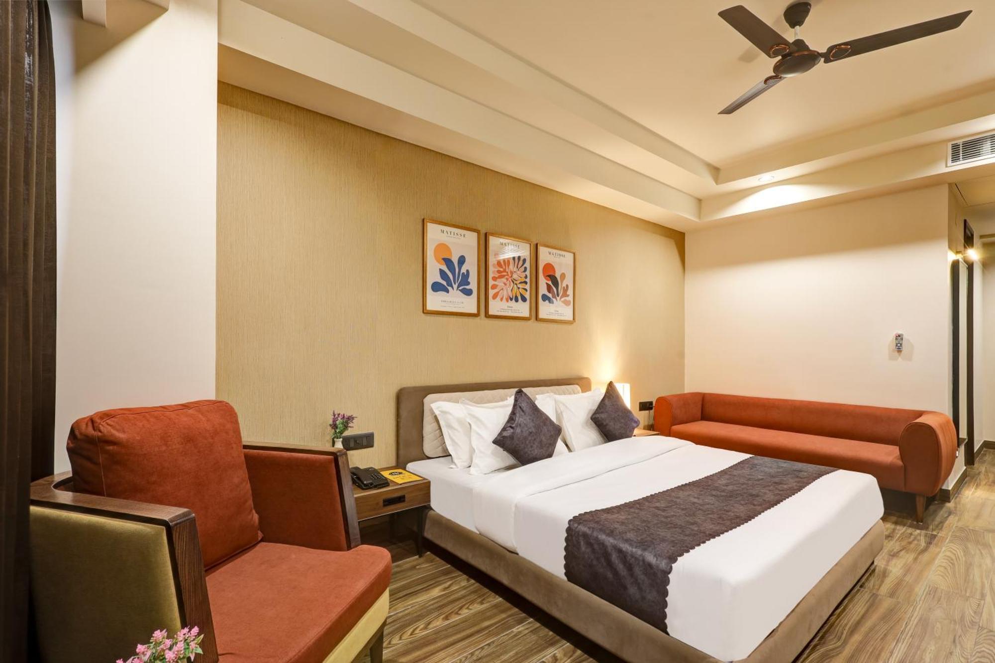 Saltstayz Premier - Golf Course Road & Sector 42 Hotel 4*