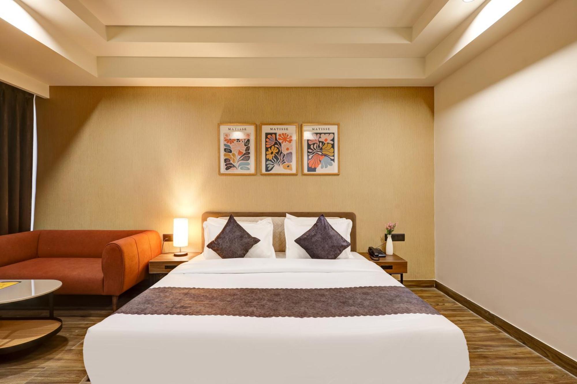 Hotel Saltstayz Premier - Golf Course Road & Sector 42 4*