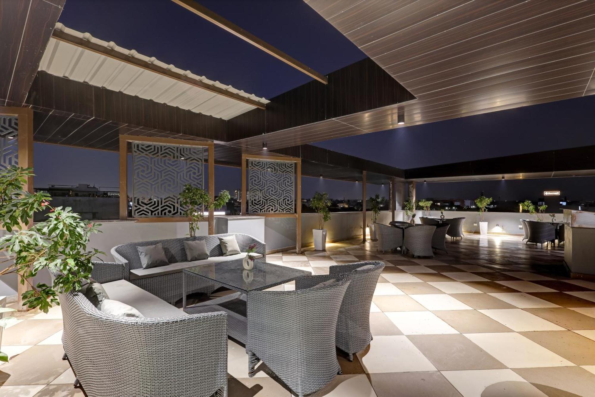 Saltstayz Premier - Golf Course Road & Sector 42 Gurgaon