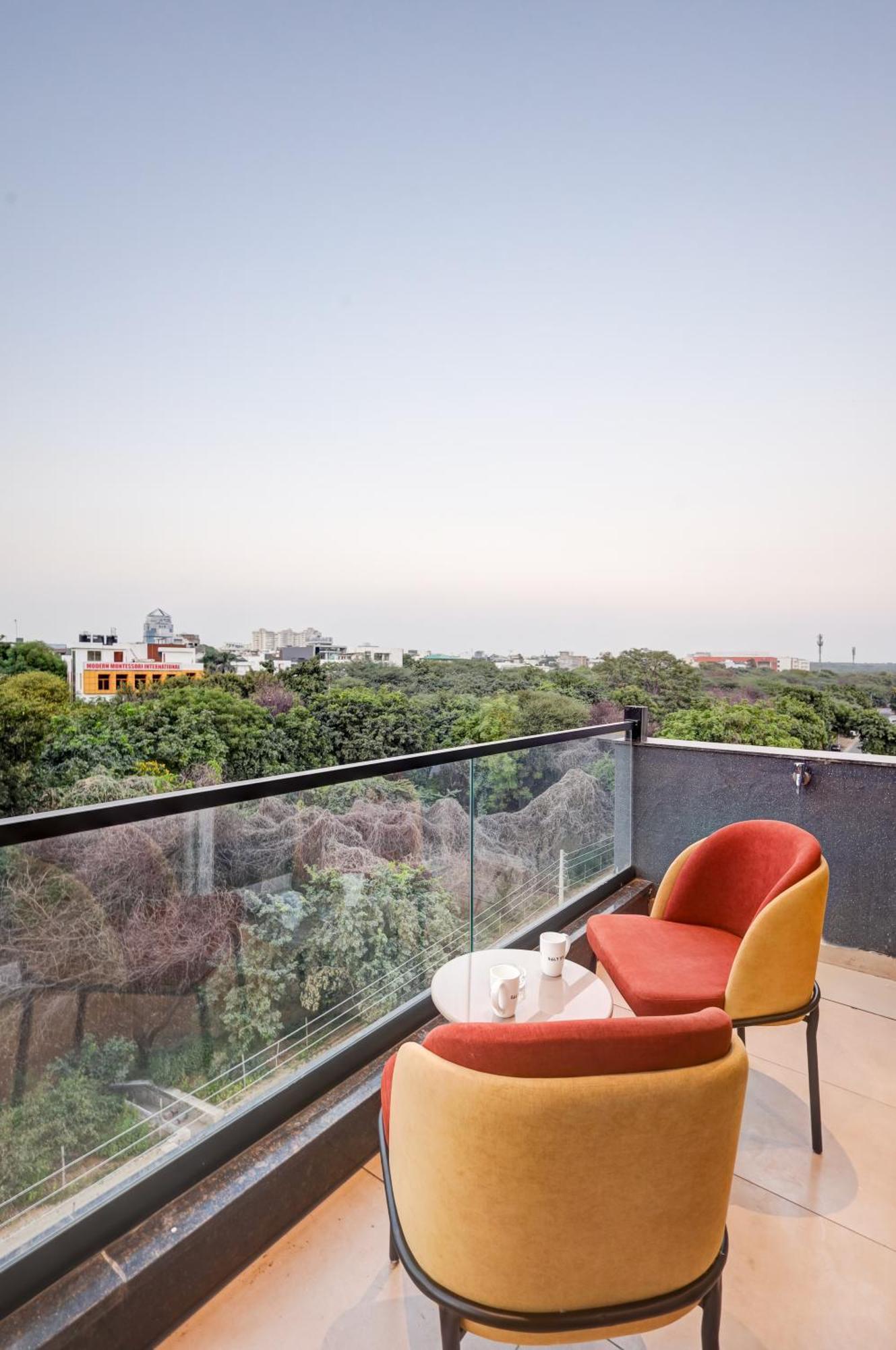 Hotel Saltstayz Premier - Golf Course Road & Sector 42 Gurgaon