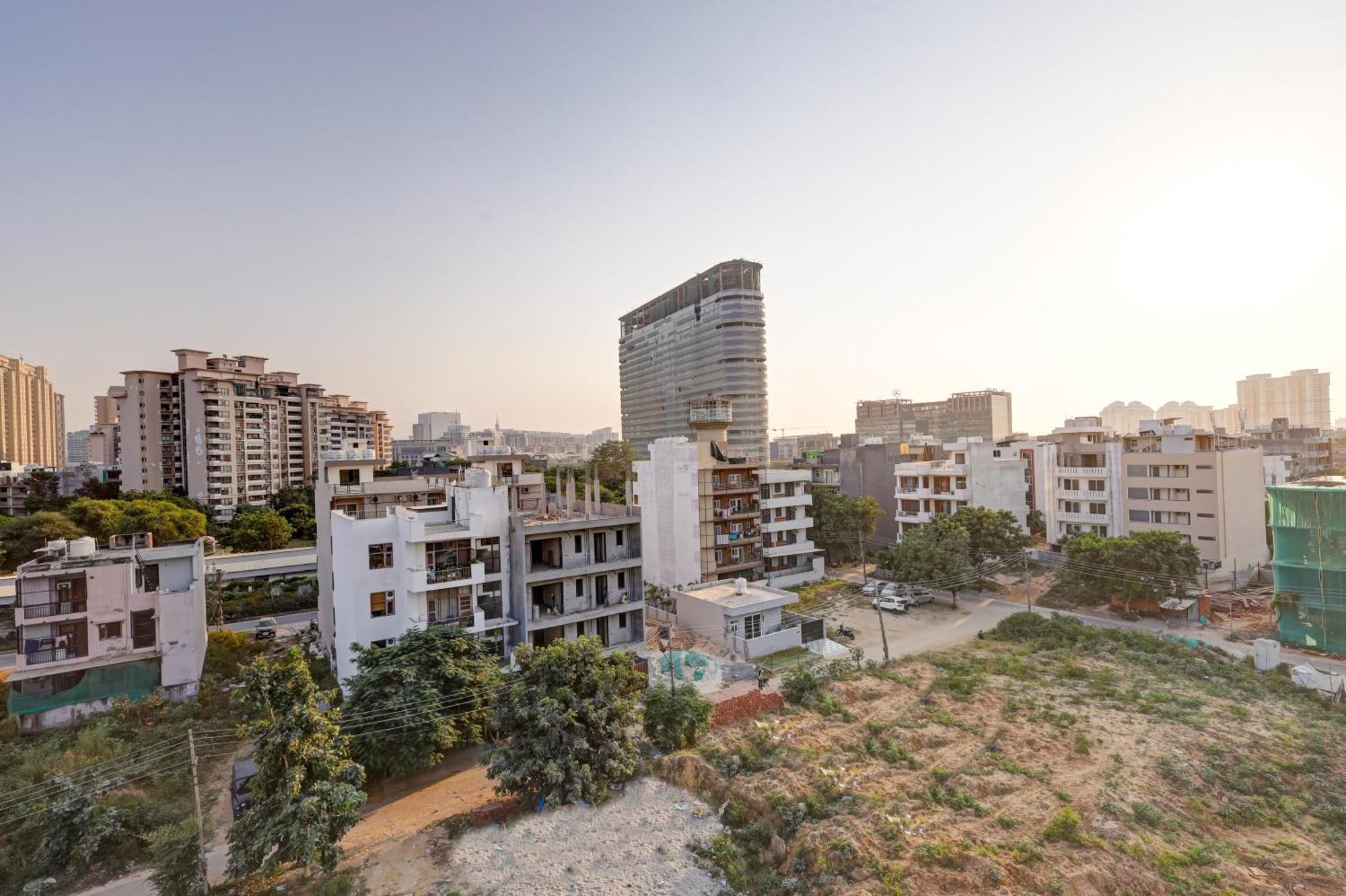 Saltstayz Premier - Golf Course Road & Sector 42 4*