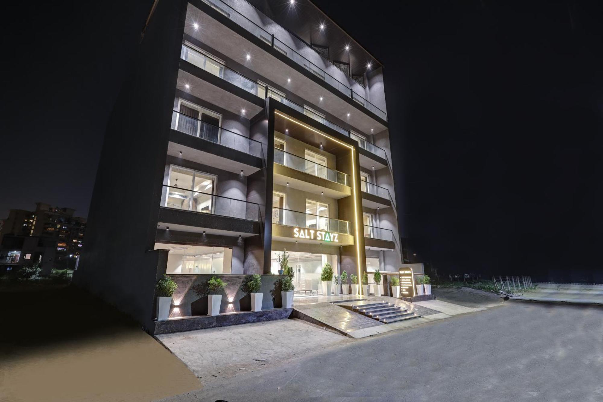 Saltstayz Premier - Golf Course Road & Sector 42 Hotel