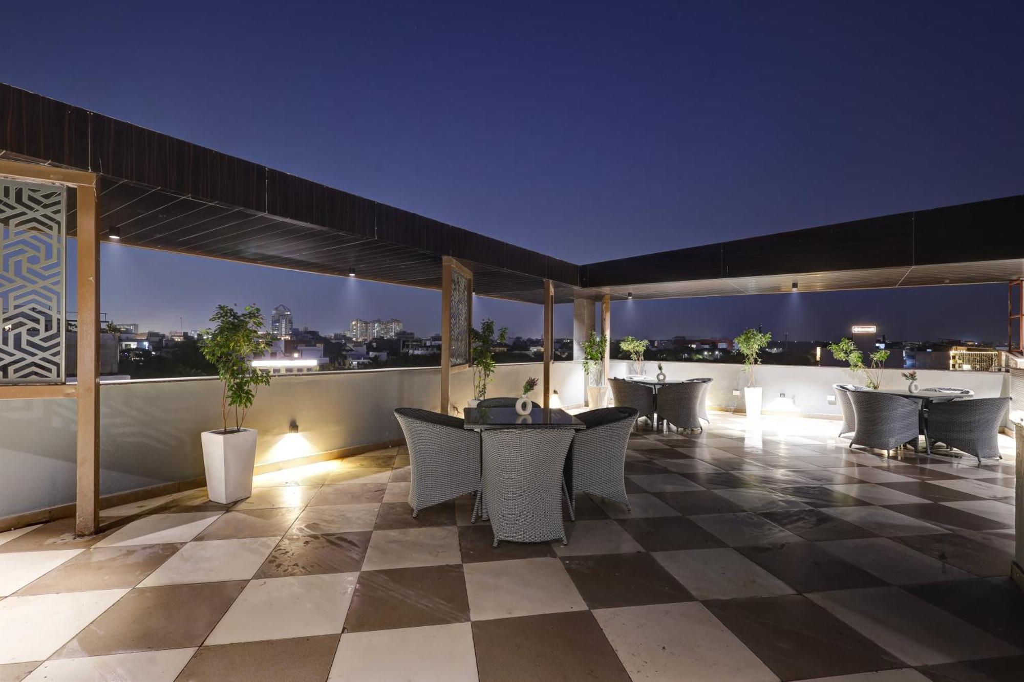 Saltstayz Premier - Golf Course Road & Sector 42 Hotel 4*